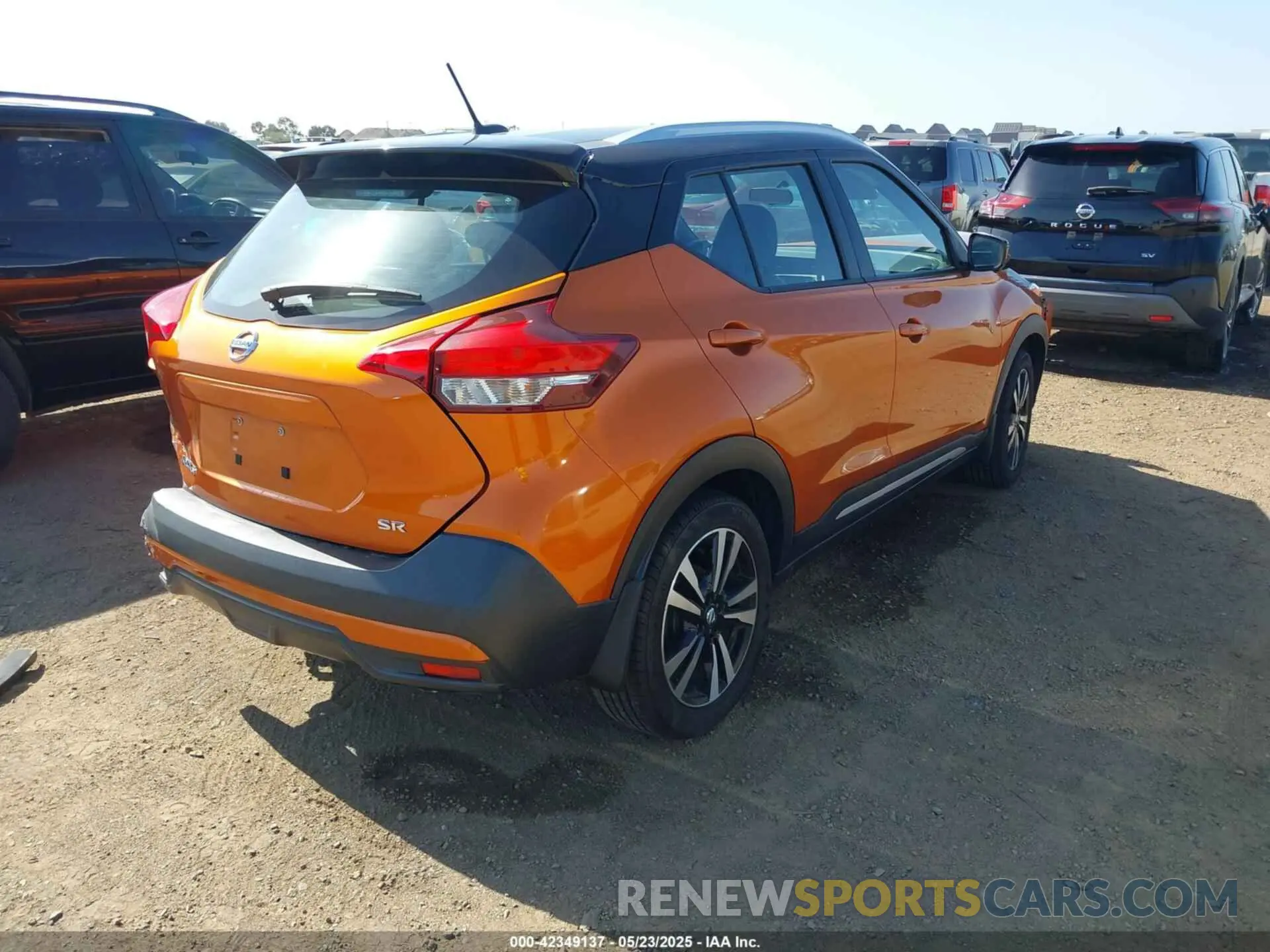 4 fotografías del automóvil dañado 3N1CP5CU1KL567444 NISSAN KICKS 2019