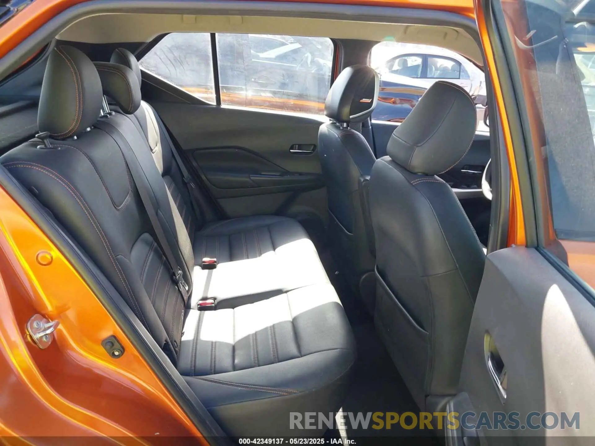 8 fotografías del automóvil dañado 3N1CP5CU1KL567444 NISSAN KICKS 2019