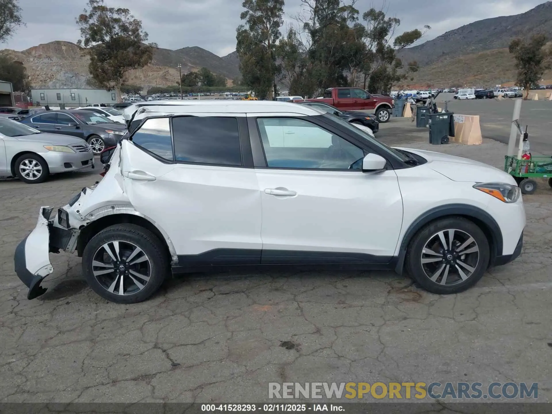 13 fotografías del automóvil dañado 3N1CP5CU2KL559112 NISSAN KICKS 2019