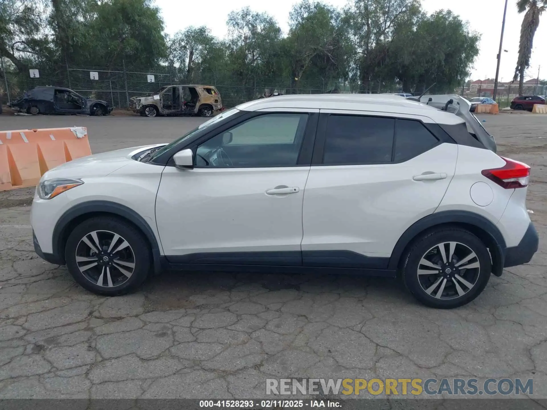 14 fotografías del automóvil dañado 3N1CP5CU2KL559112 NISSAN KICKS 2019
