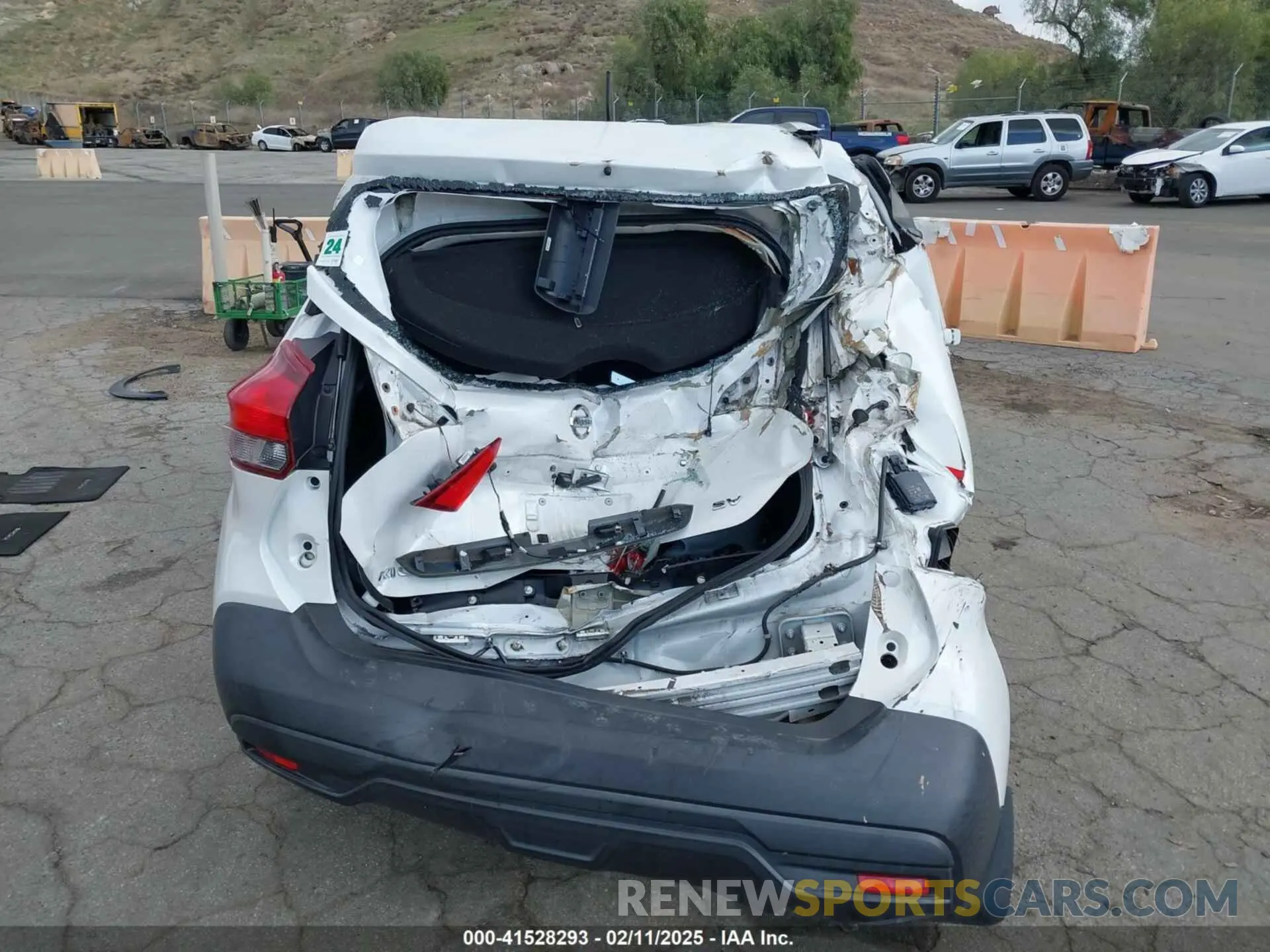 16 fotografías del automóvil dañado 3N1CP5CU2KL559112 NISSAN KICKS 2019