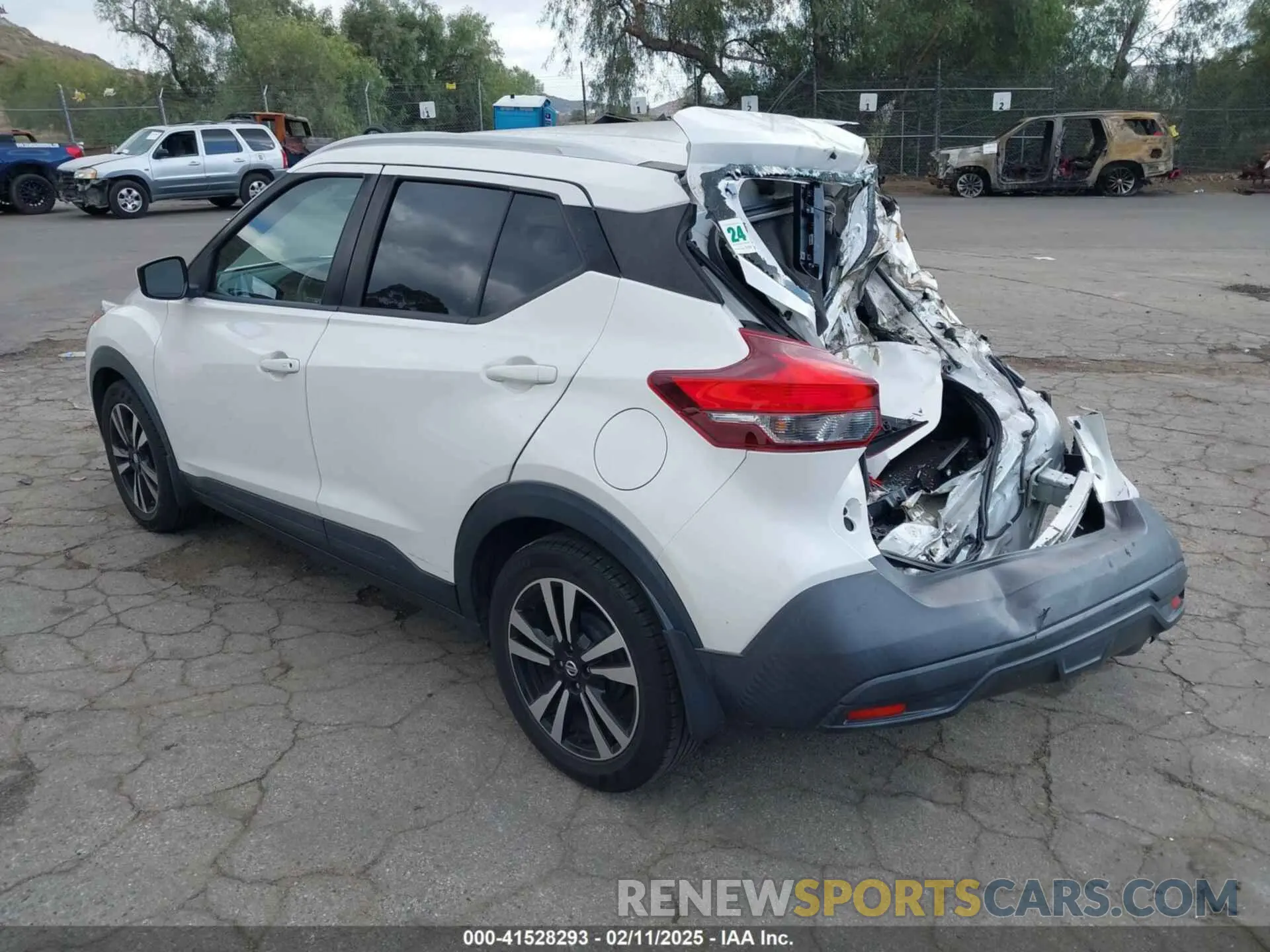 3 fotografías del automóvil dañado 3N1CP5CU2KL559112 NISSAN KICKS 2019
