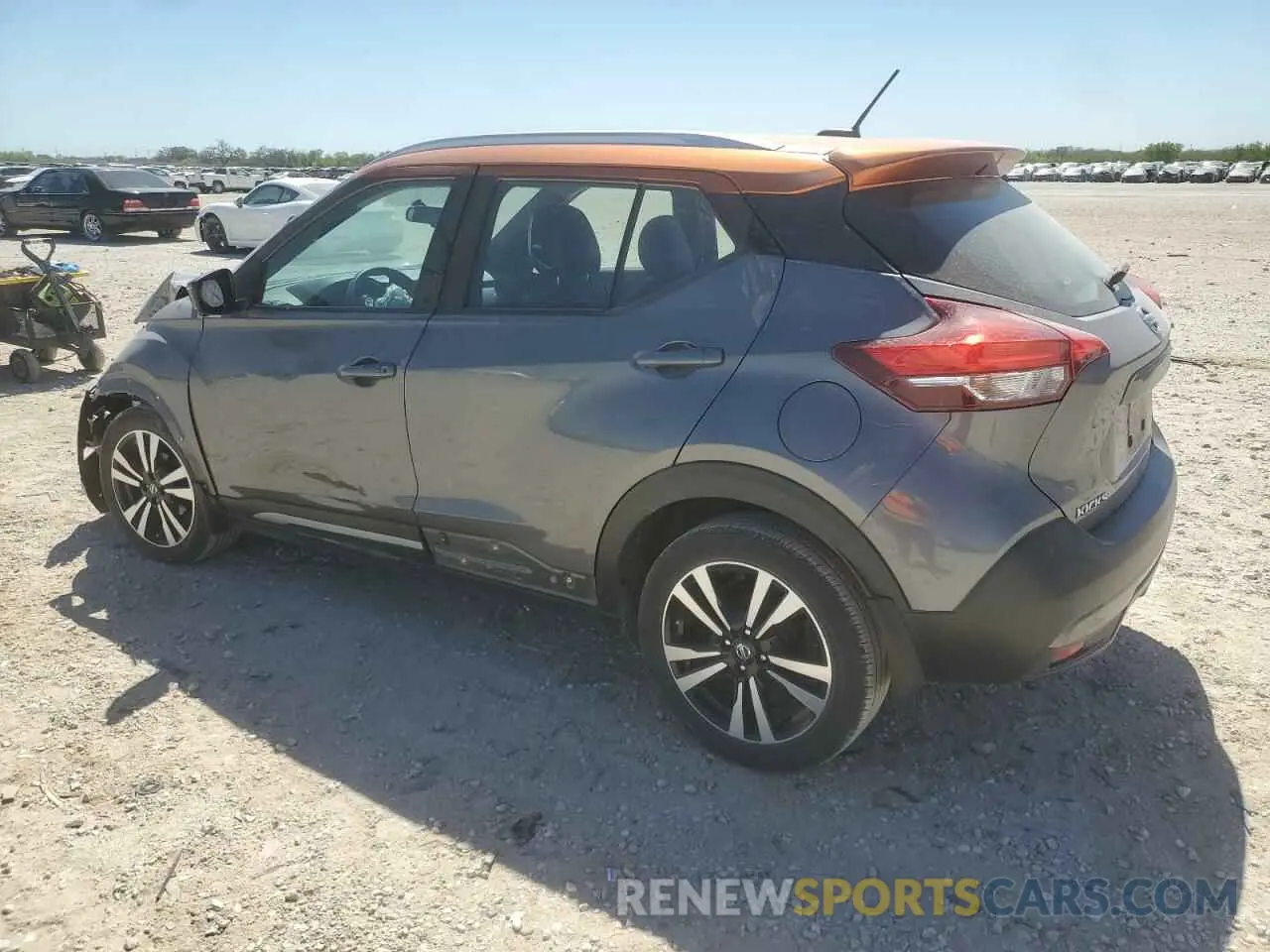 2 fotografías del automóvil dañado 3N1CP5CU2KL567453 NISSAN KICKS 2019