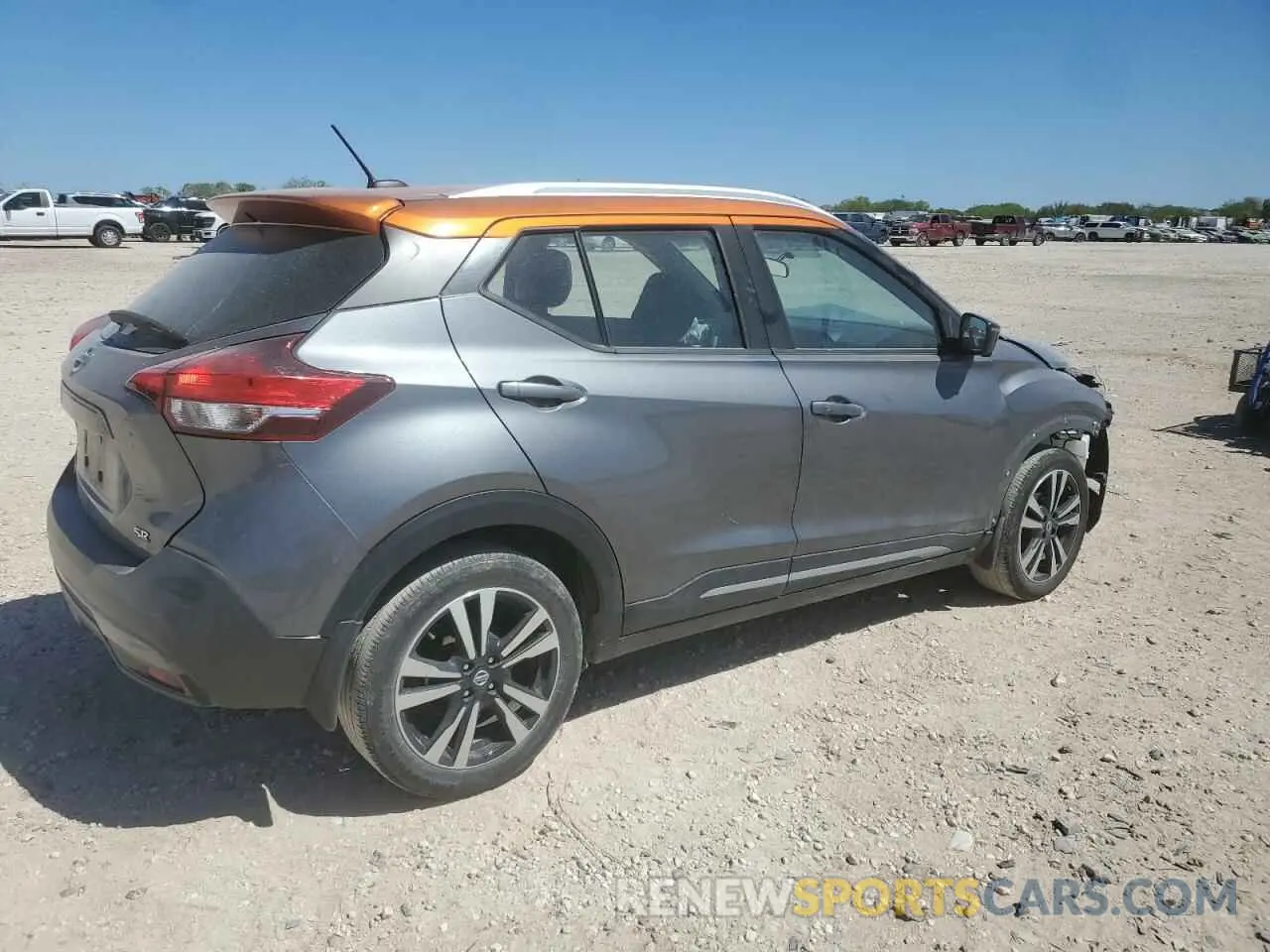 3 fotografías del automóvil dañado 3N1CP5CU2KL567453 NISSAN KICKS 2019