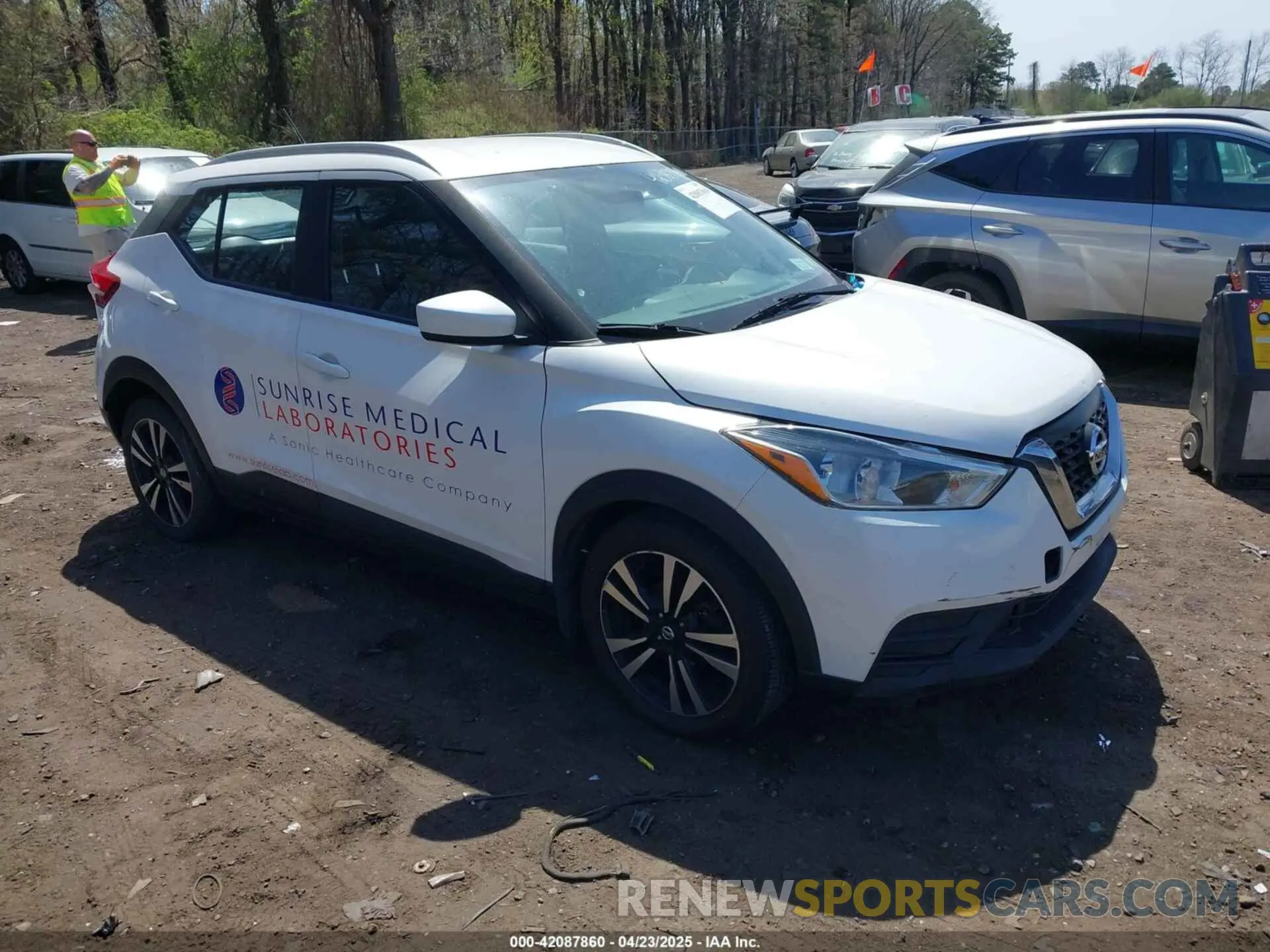 1 fotografías del automóvil dañado 3N1CP5CU3KL484582 NISSAN KICKS 2019