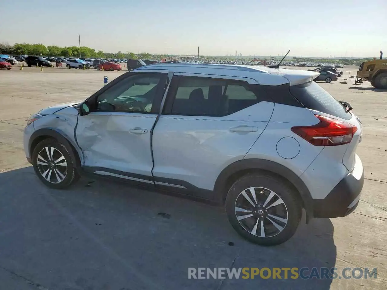 2 fotografías del automóvil dañado 3N1CP5CU3KL492133 NISSAN KICKS 2019