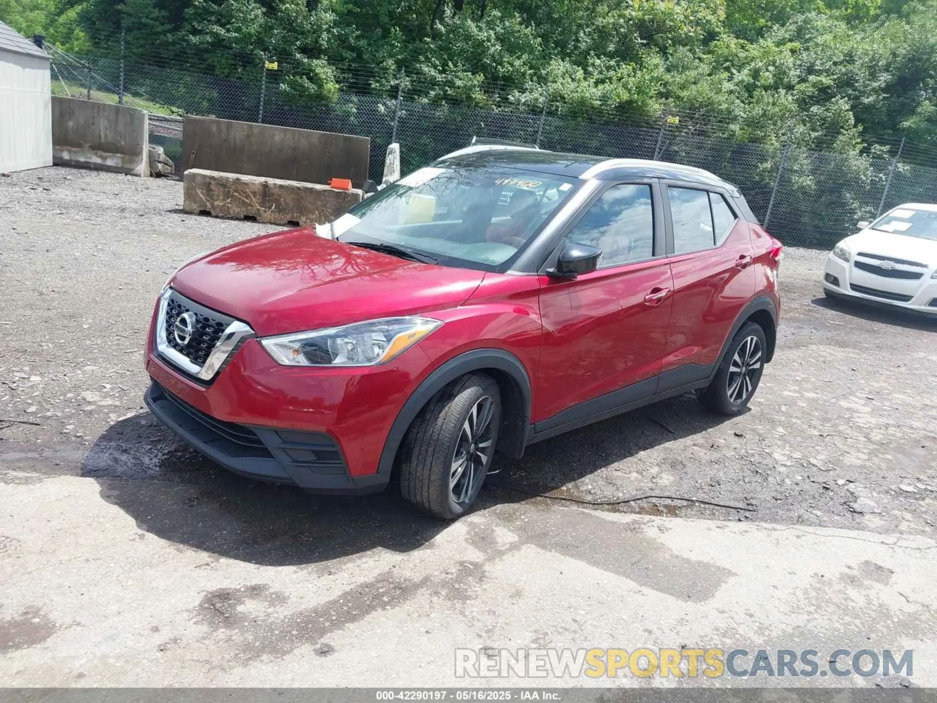 2 fotografías del automóvil dañado 3N1CP5CU3KL497400 NISSAN KICKS 2019