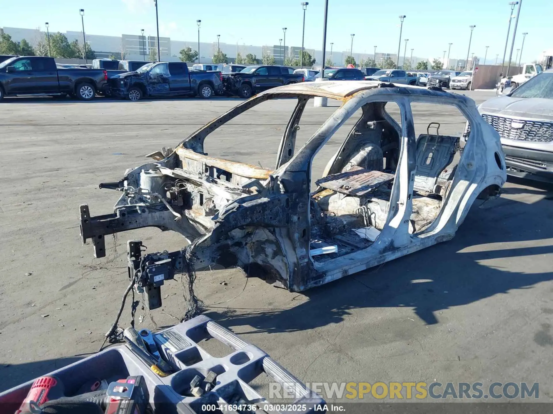 2 fotografías del automóvil dañado 3N1CP5CU3KL509030 NISSAN KICKS 2019