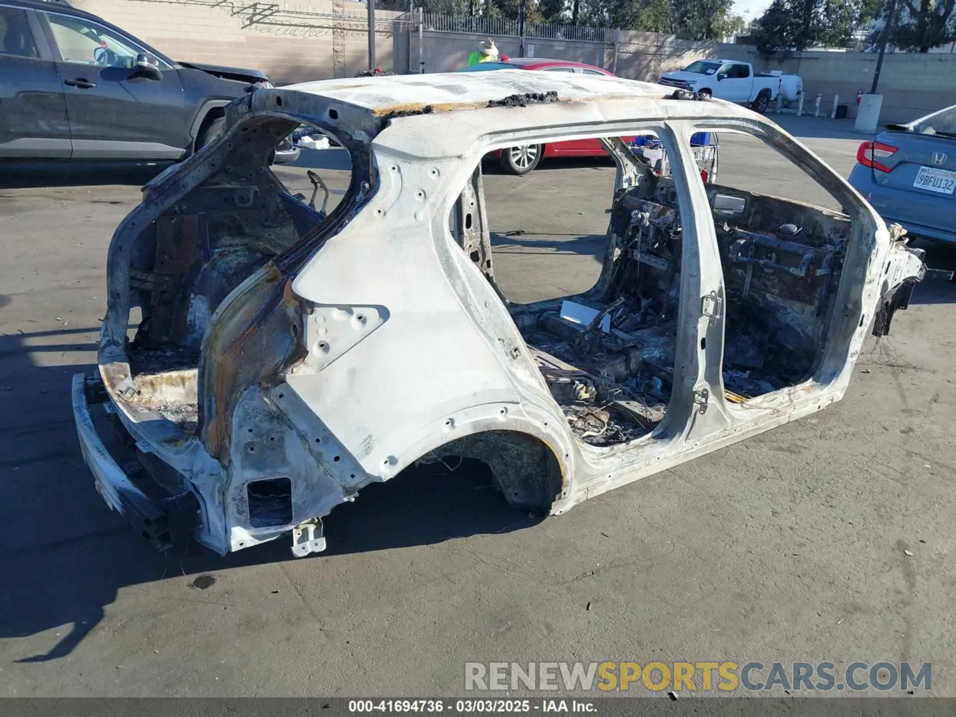 4 fotografías del automóvil dañado 3N1CP5CU3KL509030 NISSAN KICKS 2019