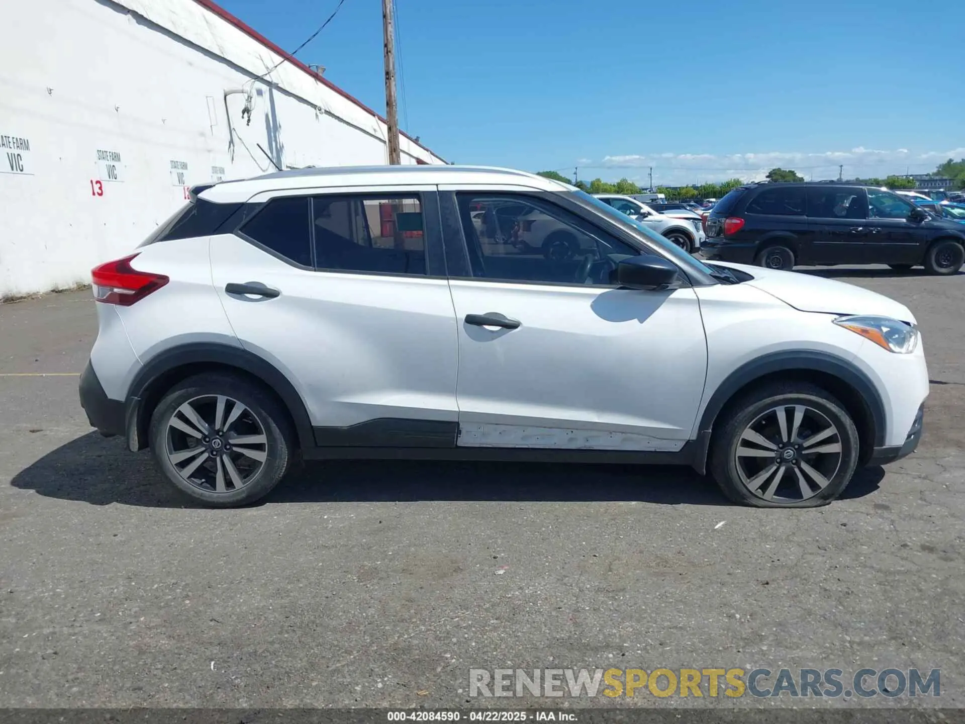 12 fotografías del automóvil dañado 3N1CP5CU3KL518777 NISSAN KICKS 2019