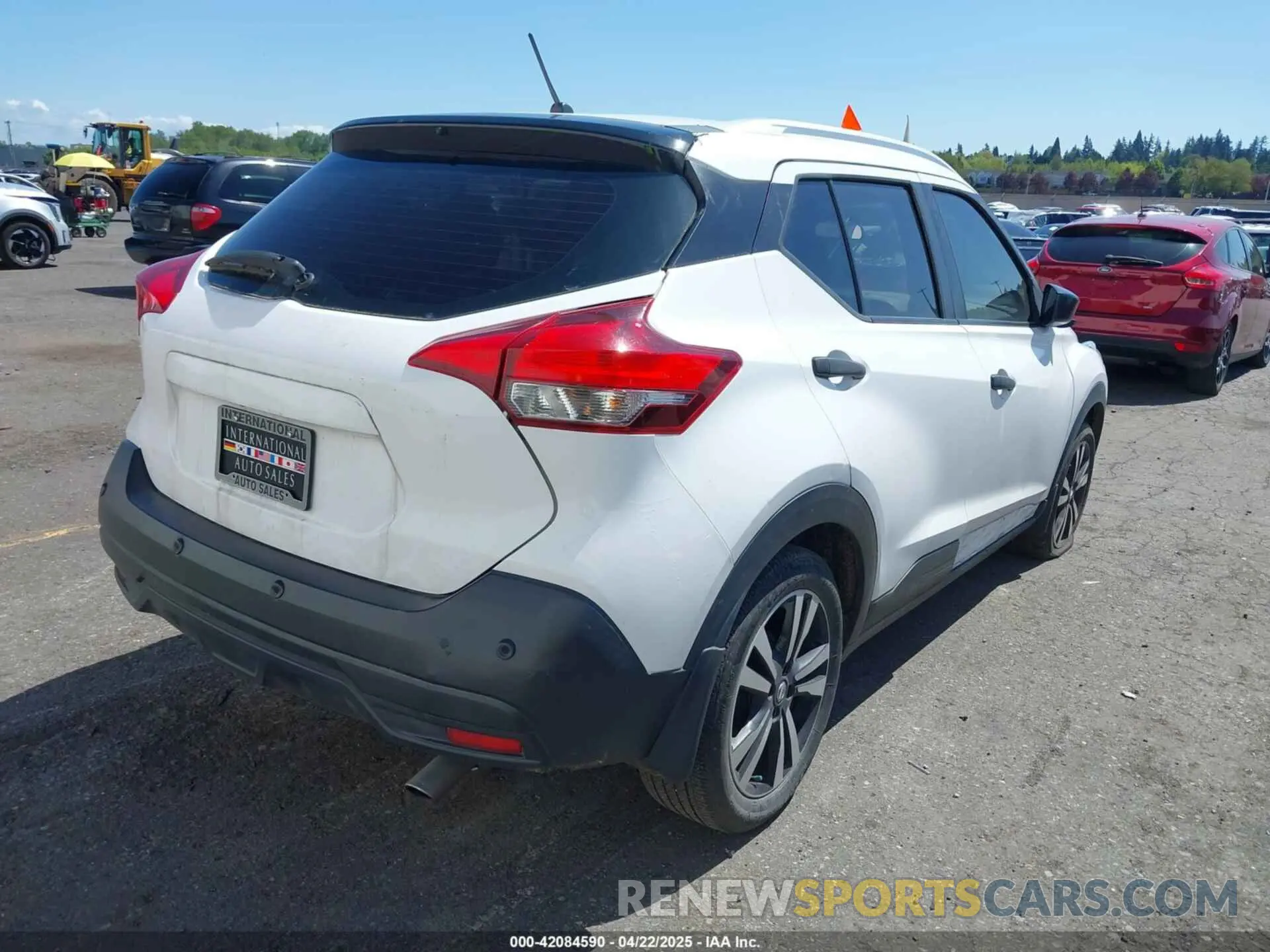 4 fotografías del automóvil dañado 3N1CP5CU3KL518777 NISSAN KICKS 2019