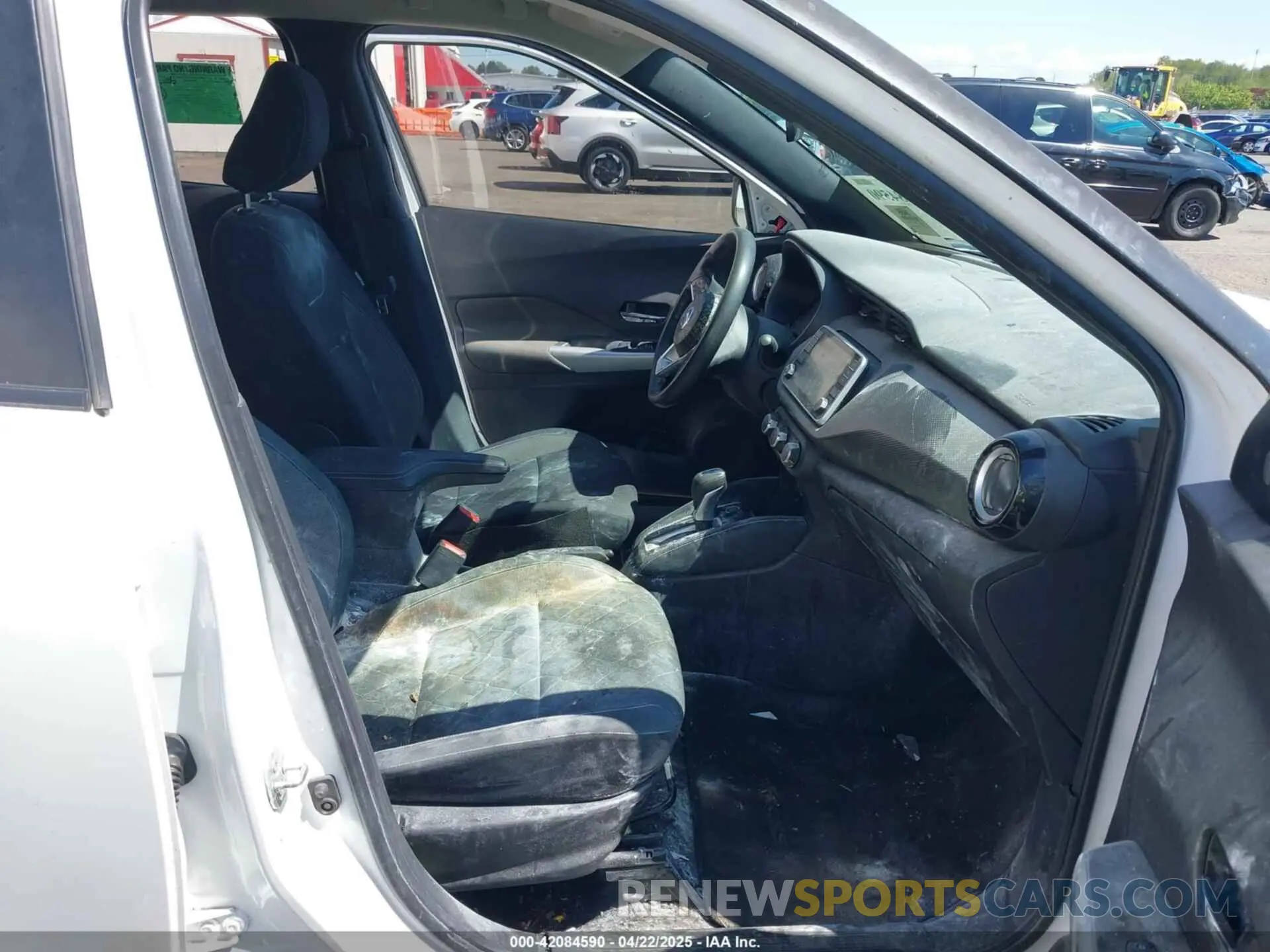 5 fotografías del automóvil dañado 3N1CP5CU3KL518777 NISSAN KICKS 2019