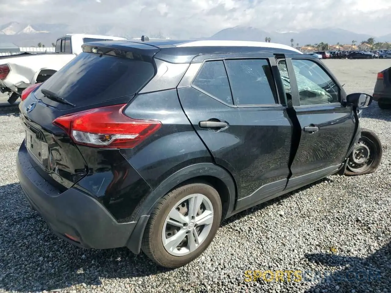 3 fotografías del automóvil dañado 3N1CP5CU3KL528984 NISSAN KICKS 2019