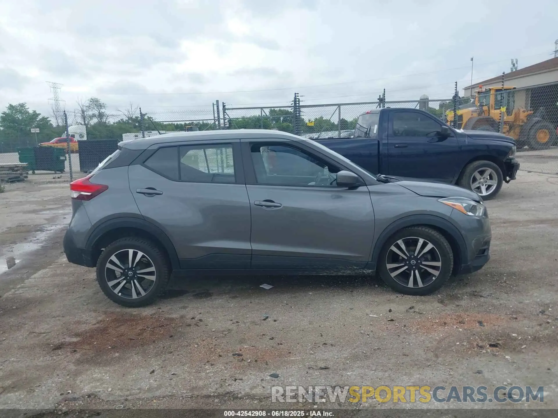 12 fotografías del automóvil dañado 3N1CP5CU3KL540889 NISSAN KICKS 2019