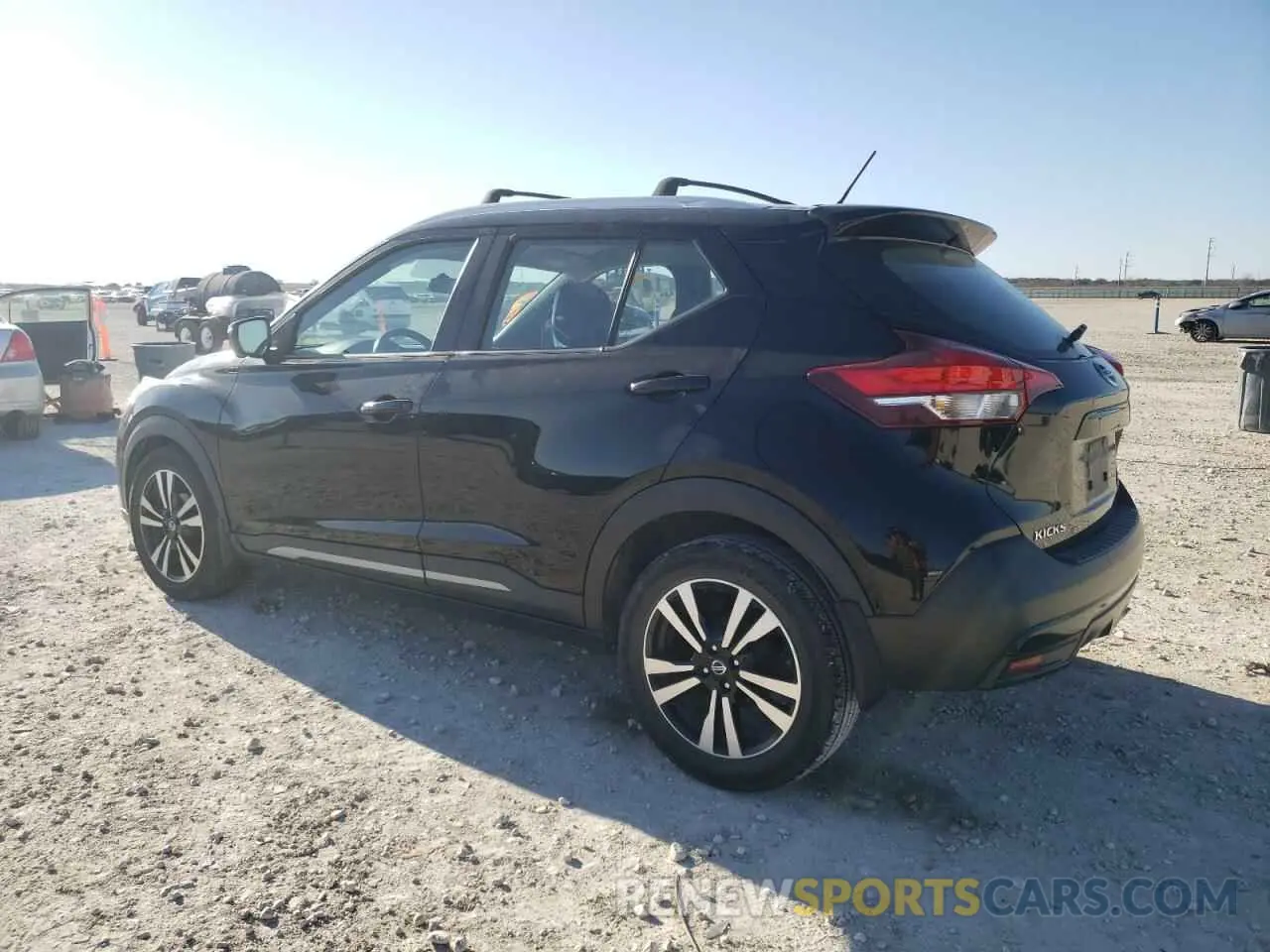 2 fotografías del automóvil dañado 3N1CP5CU3KL563119 NISSAN KICKS 2019