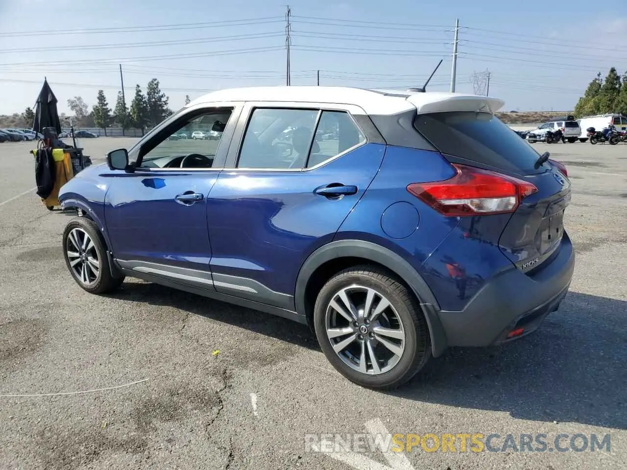 2 fotografías del automóvil dañado 3N1CP5CU4KL491962 NISSAN KICKS 2019