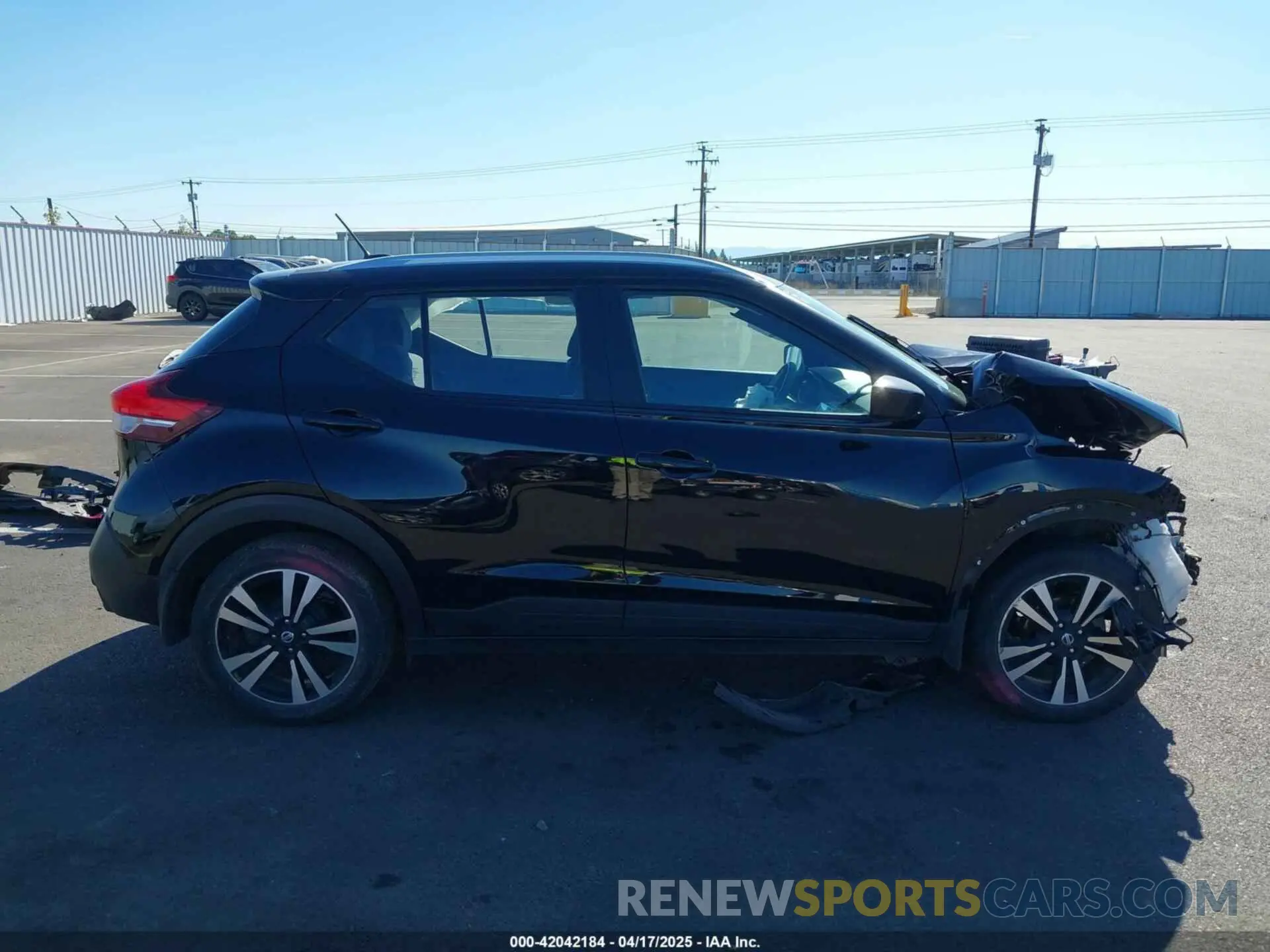 14 fotografías del automóvil dañado 3N1CP5CU4KL494389 NISSAN KICKS 2019