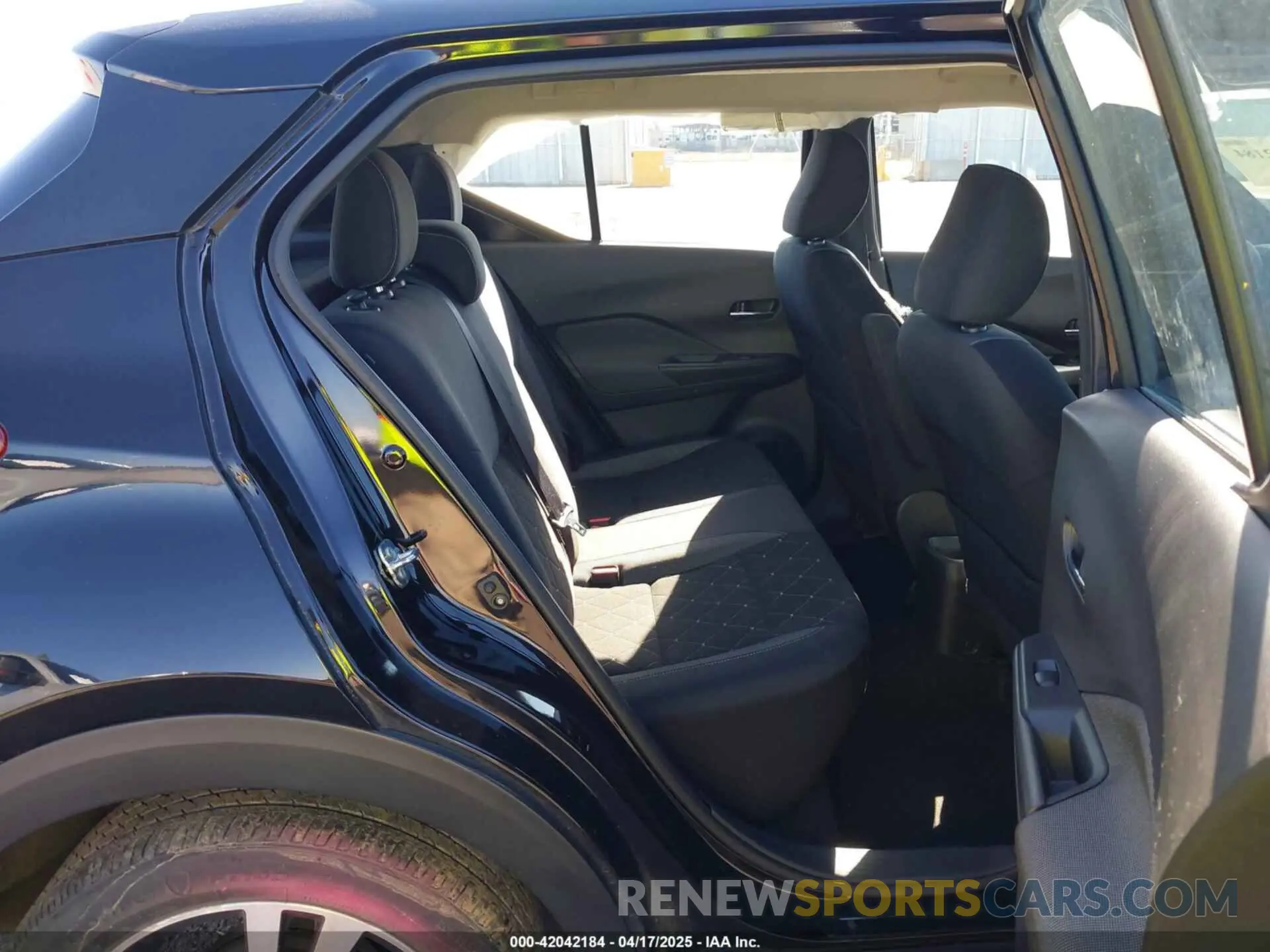 8 fotografías del automóvil dañado 3N1CP5CU4KL494389 NISSAN KICKS 2019