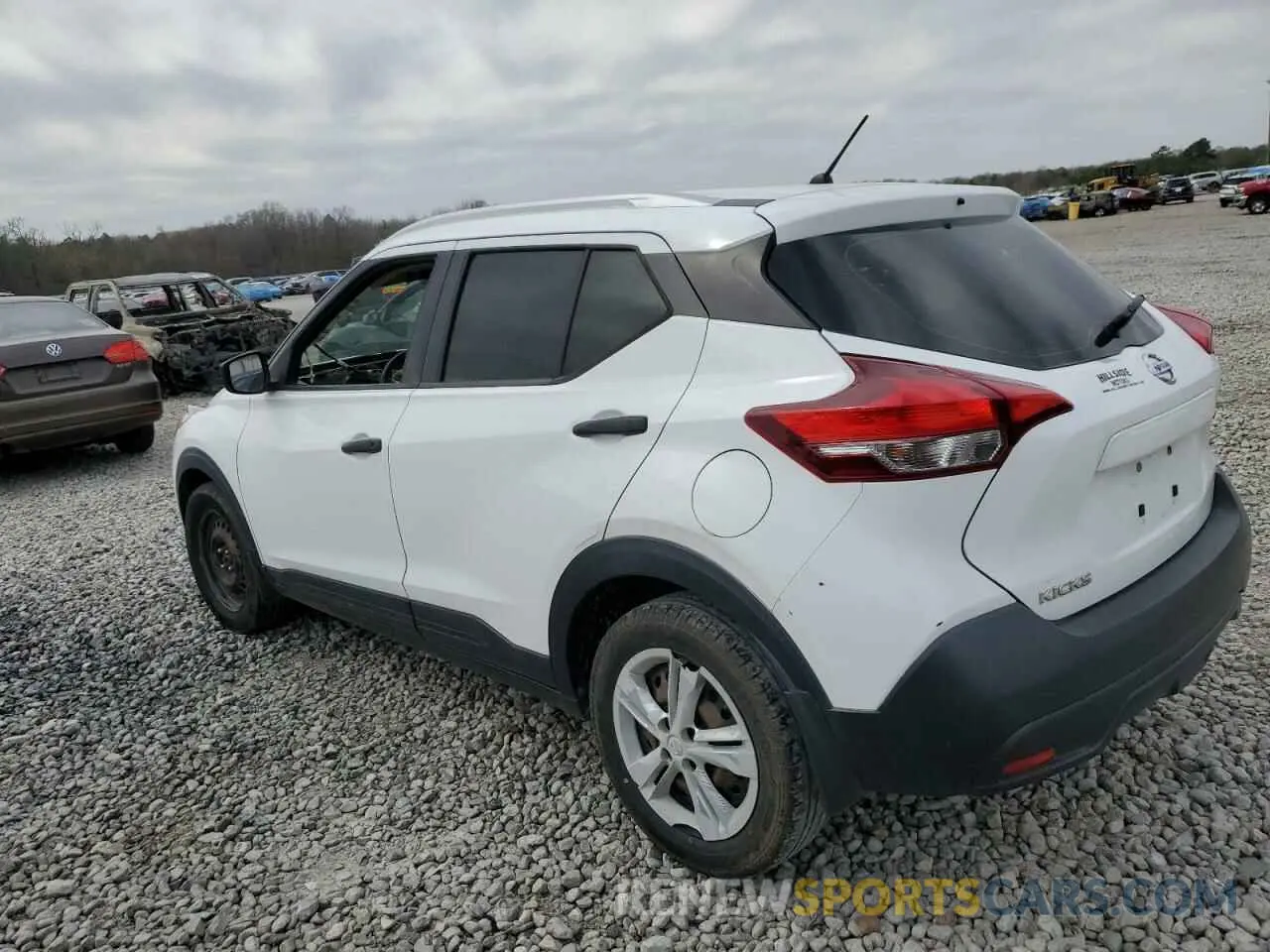 2 fotografías del automóvil dañado 3N1CP5CU4KL495705 NISSAN KICKS 2019