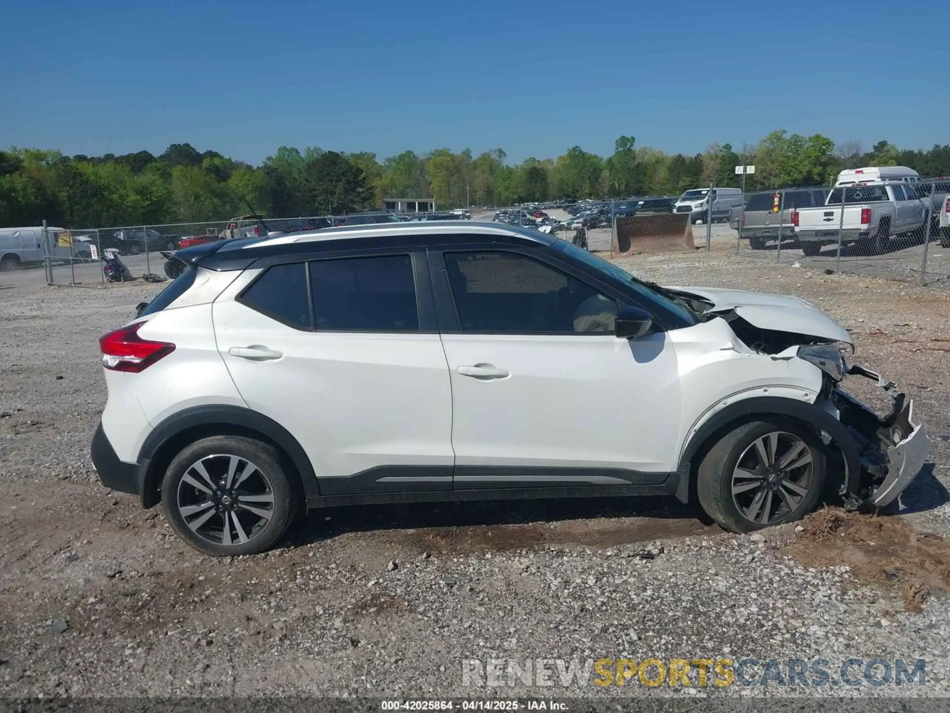 14 fotografías del automóvil dañado 3N1CP5CU4KL501860 NISSAN KICKS 2019