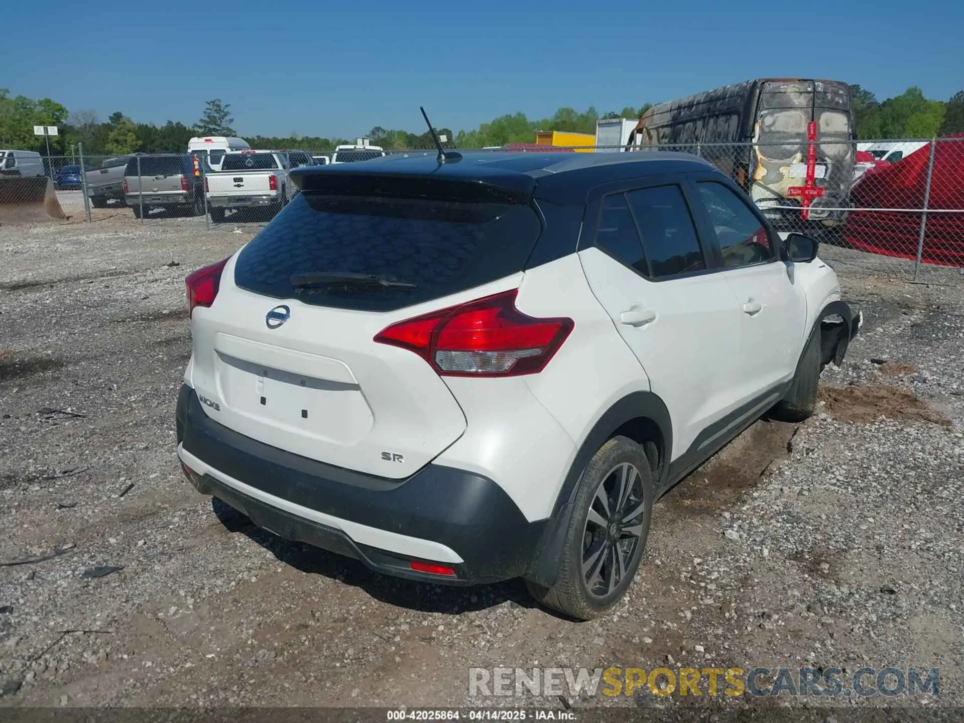 4 fotografías del automóvil dañado 3N1CP5CU4KL501860 NISSAN KICKS 2019