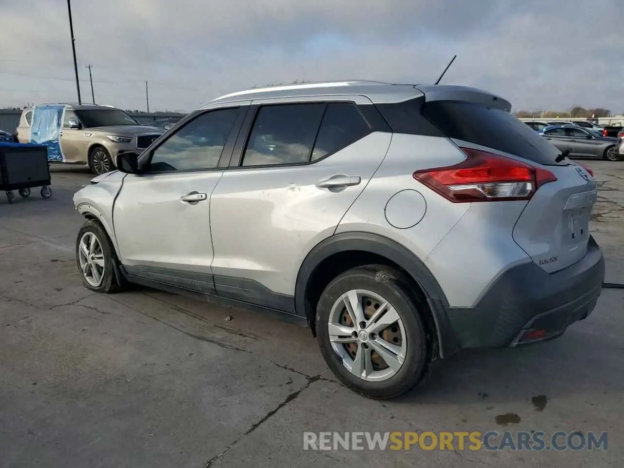 2 fotografías del automóvil dañado 3N1CP5CU4KL506153 NISSAN KICKS 2019
