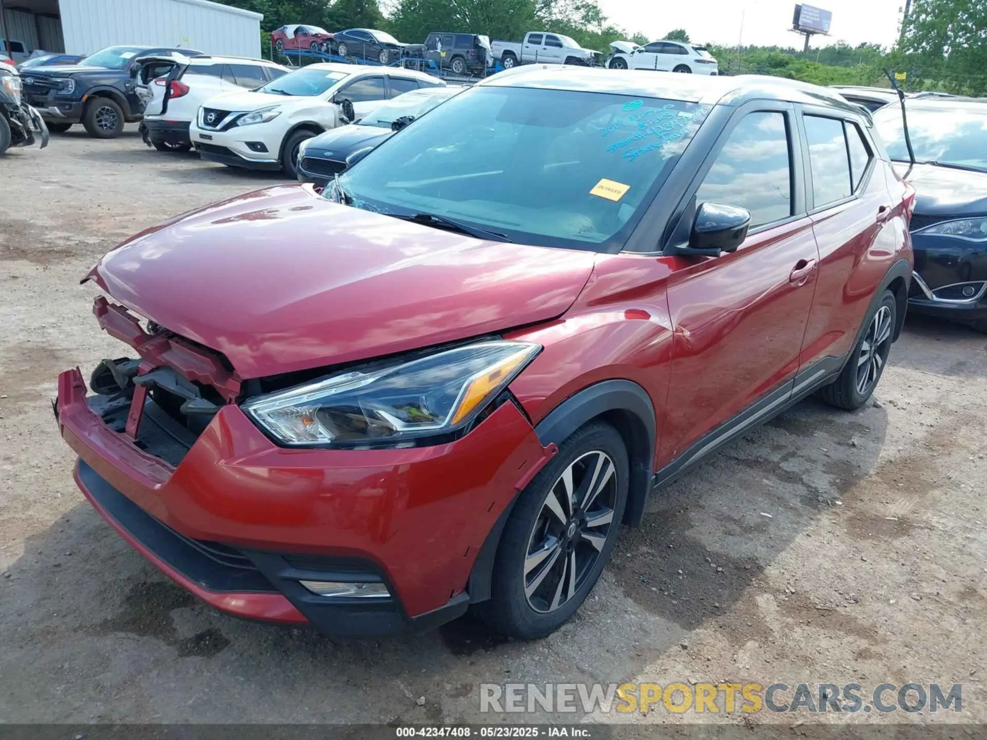 2 fotografías del automóvil dañado 3N1CP5CU4KL517640 NISSAN KICKS 2019