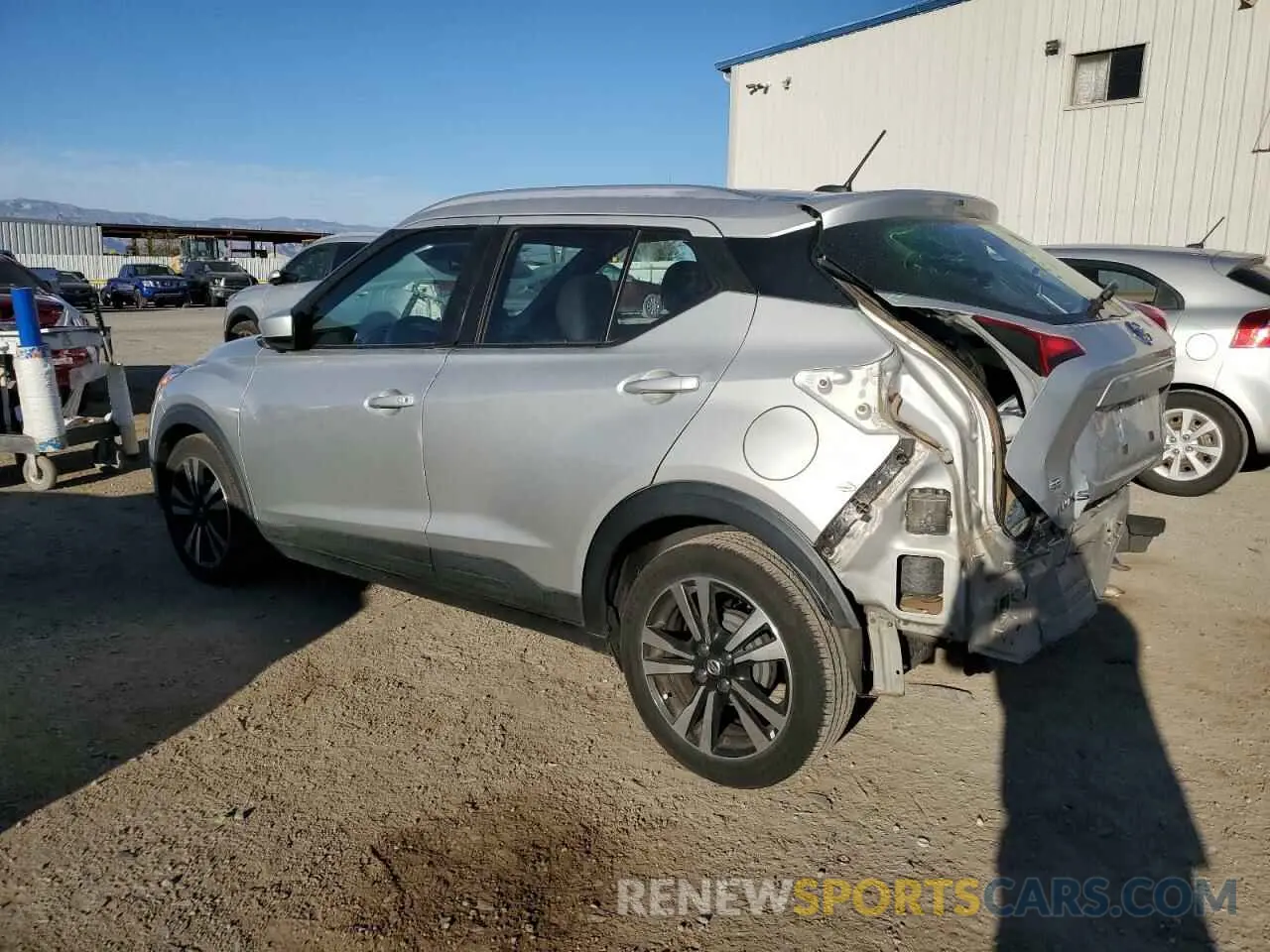 2 fotografías del automóvil dañado 3N1CP5CU4KL535913 NISSAN KICKS 2019