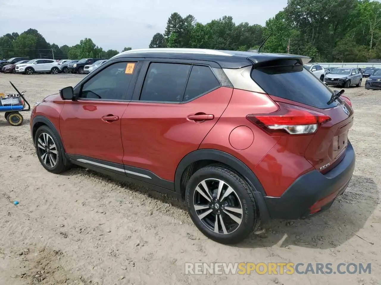 2 fotografías del automóvil dañado 3N1CP5CU4KL538147 NISSAN KICKS 2019