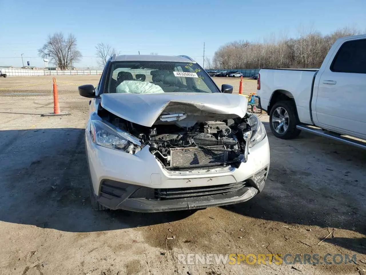 5 fotografías del automóvil dañado 3N1CP5CU4KL566255 NISSAN KICKS 2019