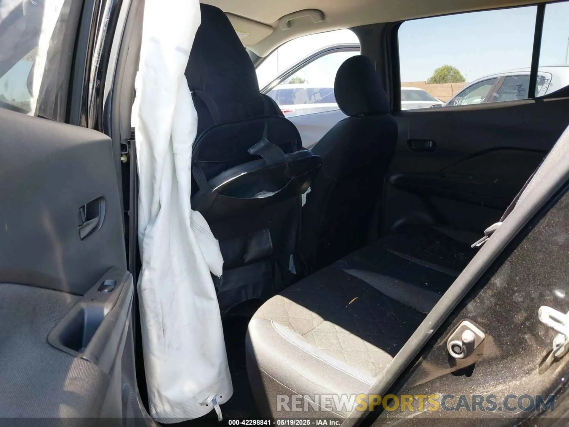 8 fotografías del automóvil dañado 3N1CP5CU5KL481294 NISSAN KICKS 2019