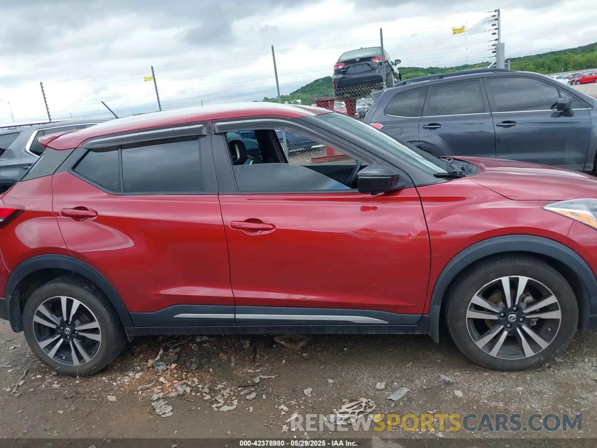 14 fotografías del automóvil dañado 3N1CP5CU5KL482008 NISSAN KICKS 2019