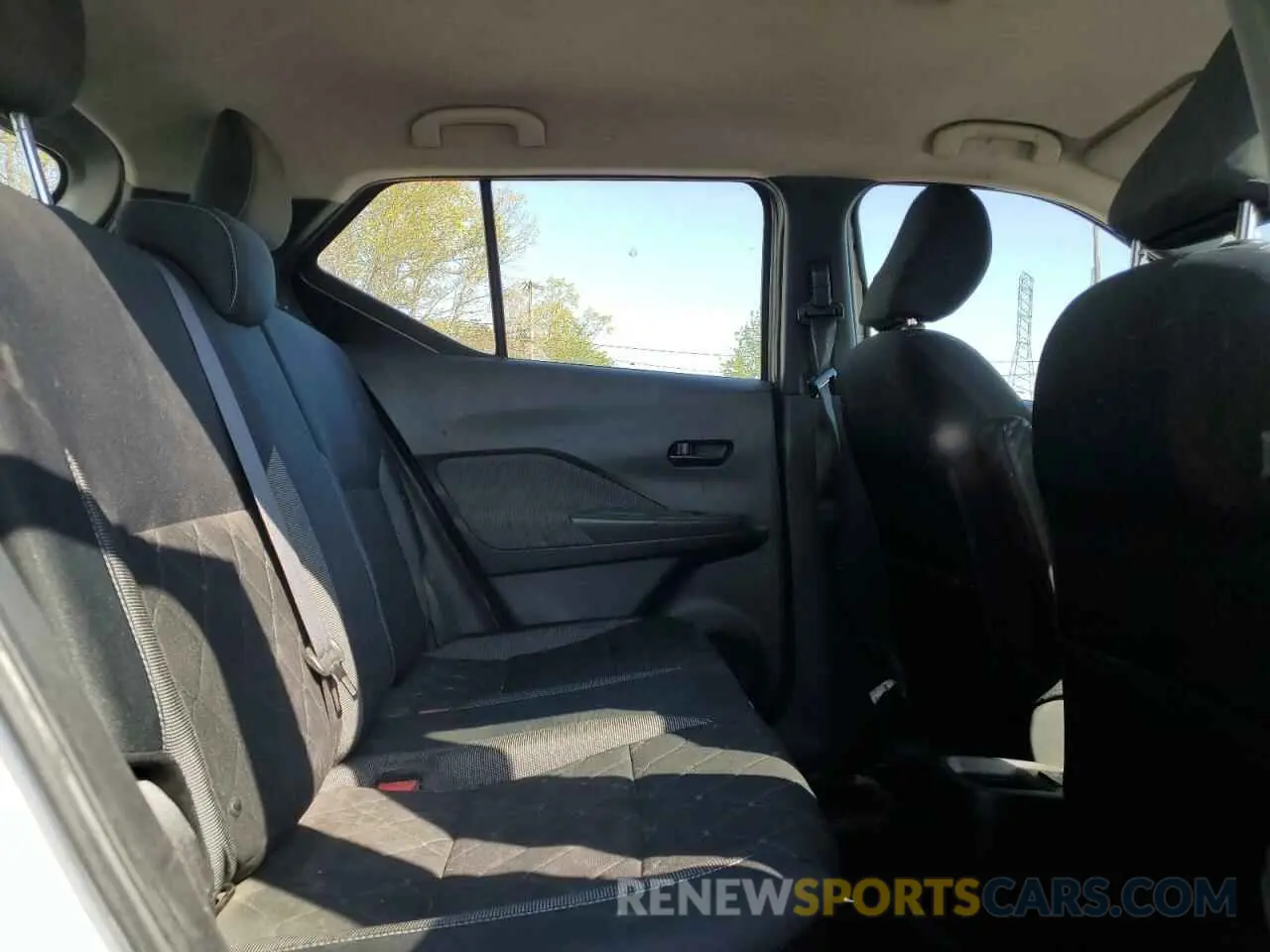 11 fotografías del automóvil dañado 3N1CP5CU5KL483109 NISSAN KICKS 2019