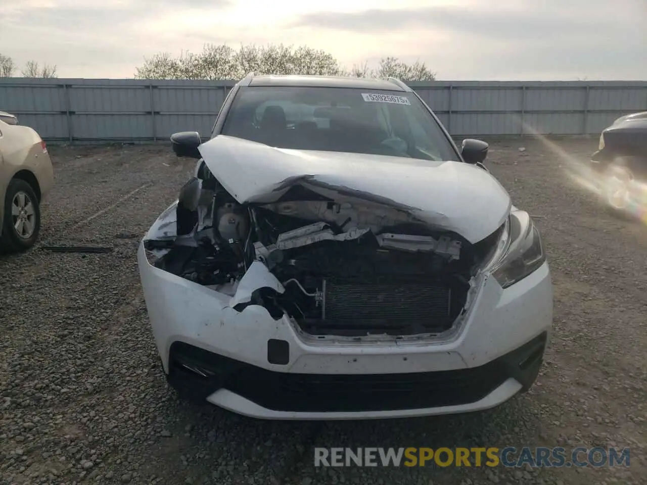 5 fotografías del automóvil dañado 3N1CP5CU5KL483319 NISSAN KICKS 2019