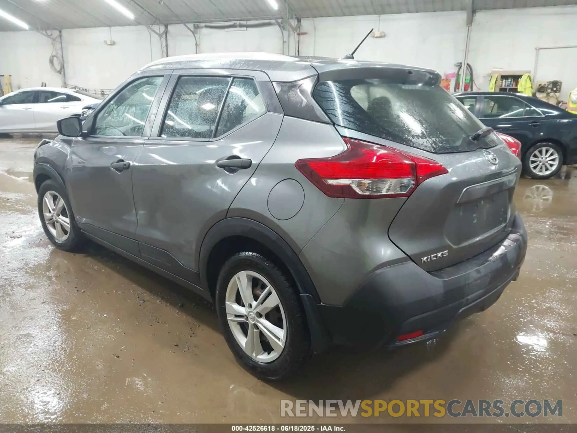 3 fotografías del automóvil dañado 3N1CP5CU5KL492702 NISSAN KICKS 2019