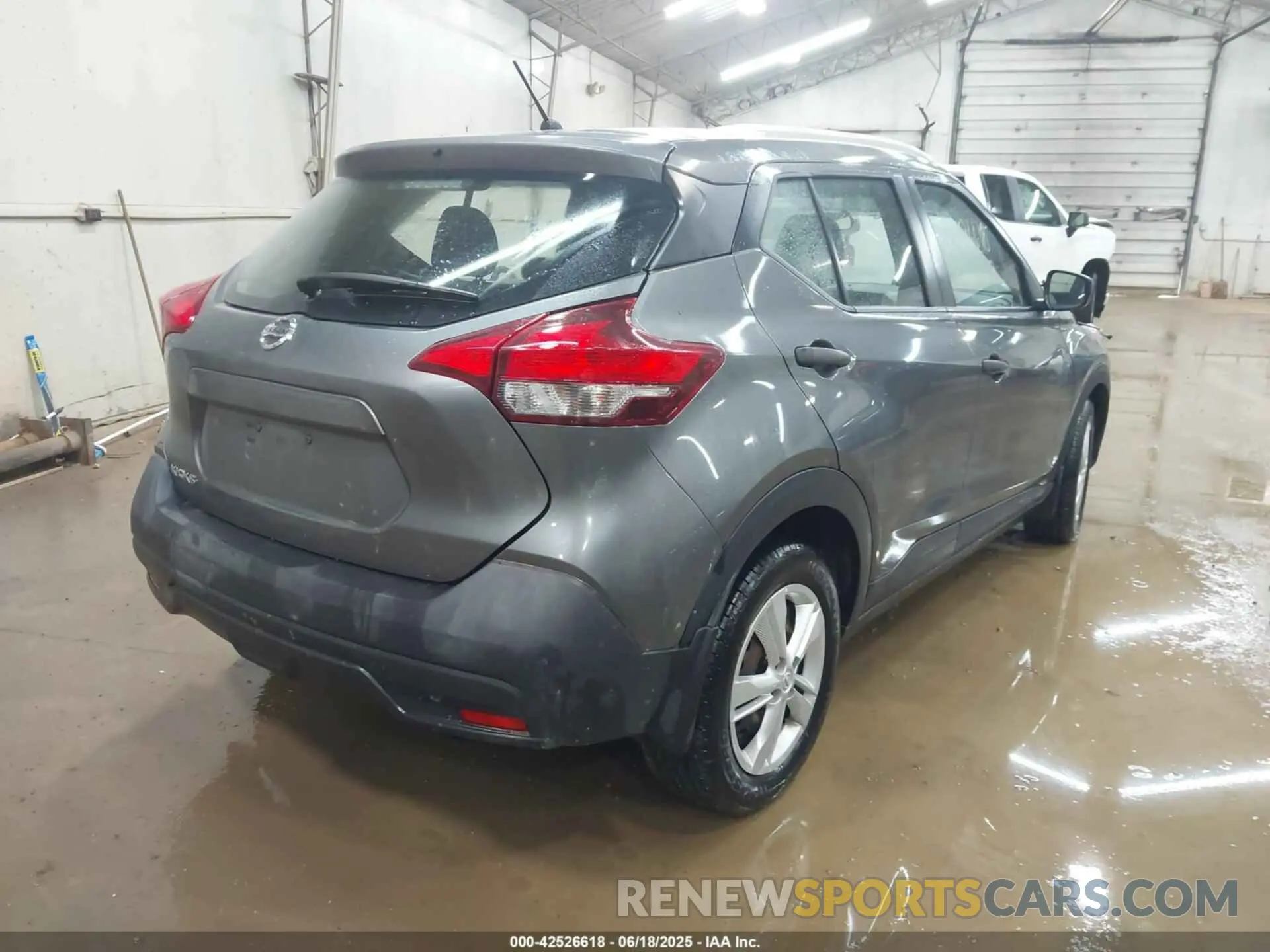 4 fotografías del automóvil dañado 3N1CP5CU5KL492702 NISSAN KICKS 2019