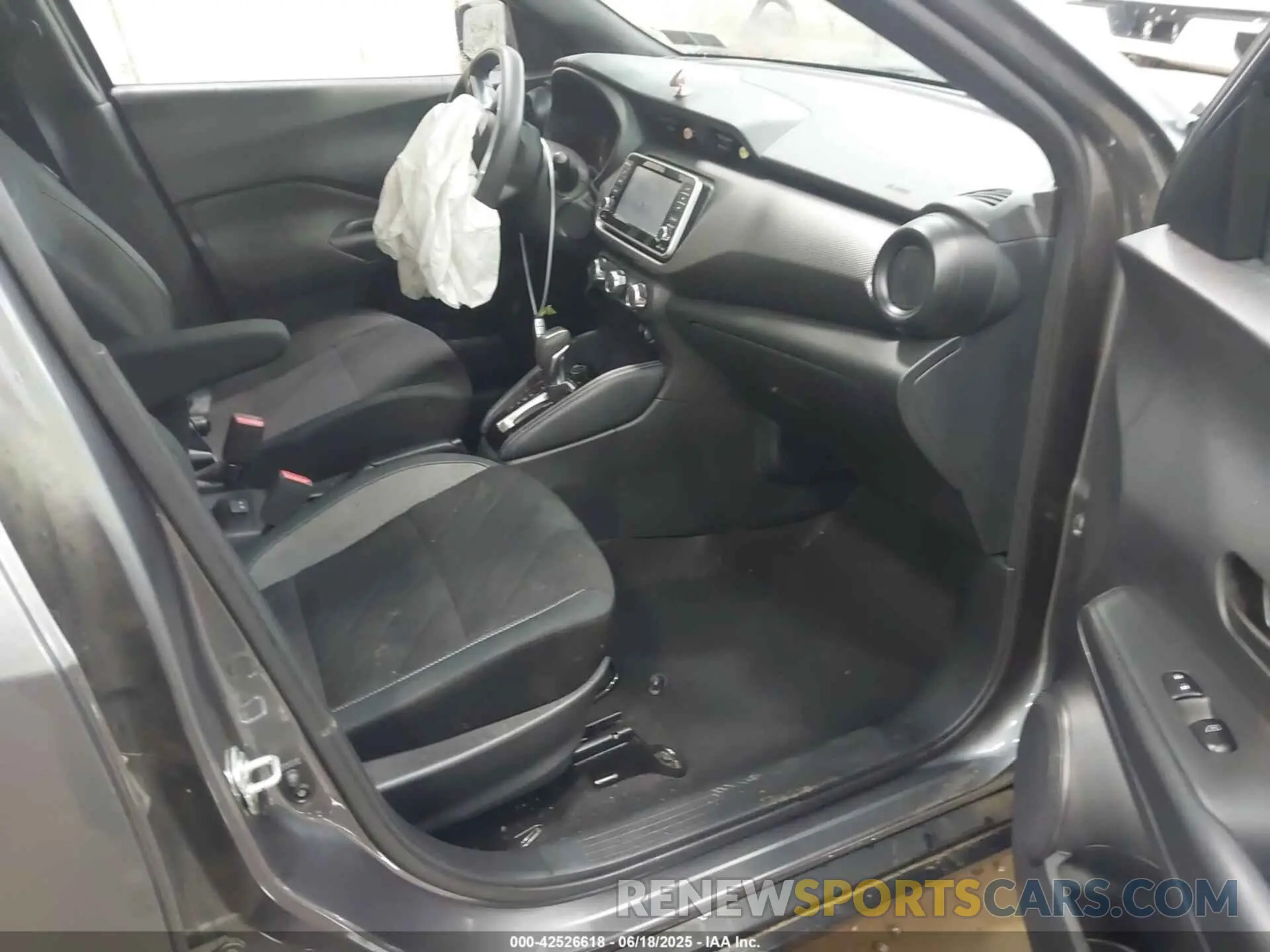 5 fotografías del automóvil dañado 3N1CP5CU5KL492702 NISSAN KICKS 2019