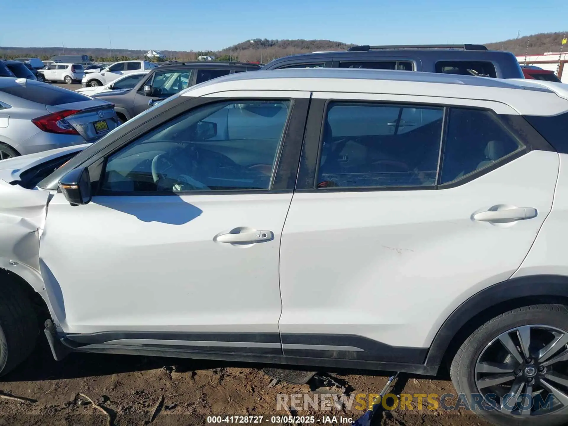 14 fotografías del automóvil dañado 3N1CP5CU5KL509370 NISSAN KICKS 2019