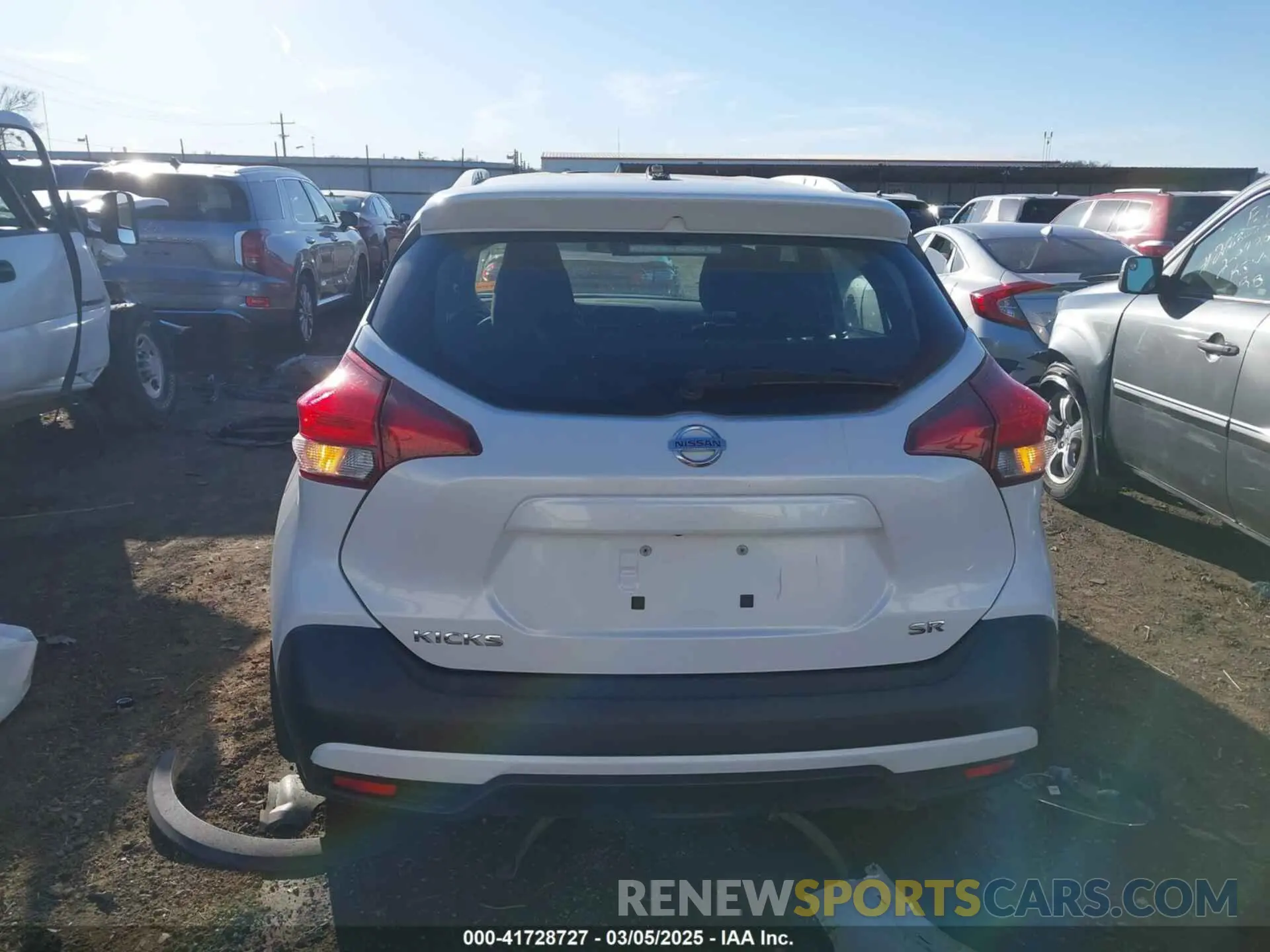 16 fotografías del automóvil dañado 3N1CP5CU5KL509370 NISSAN KICKS 2019