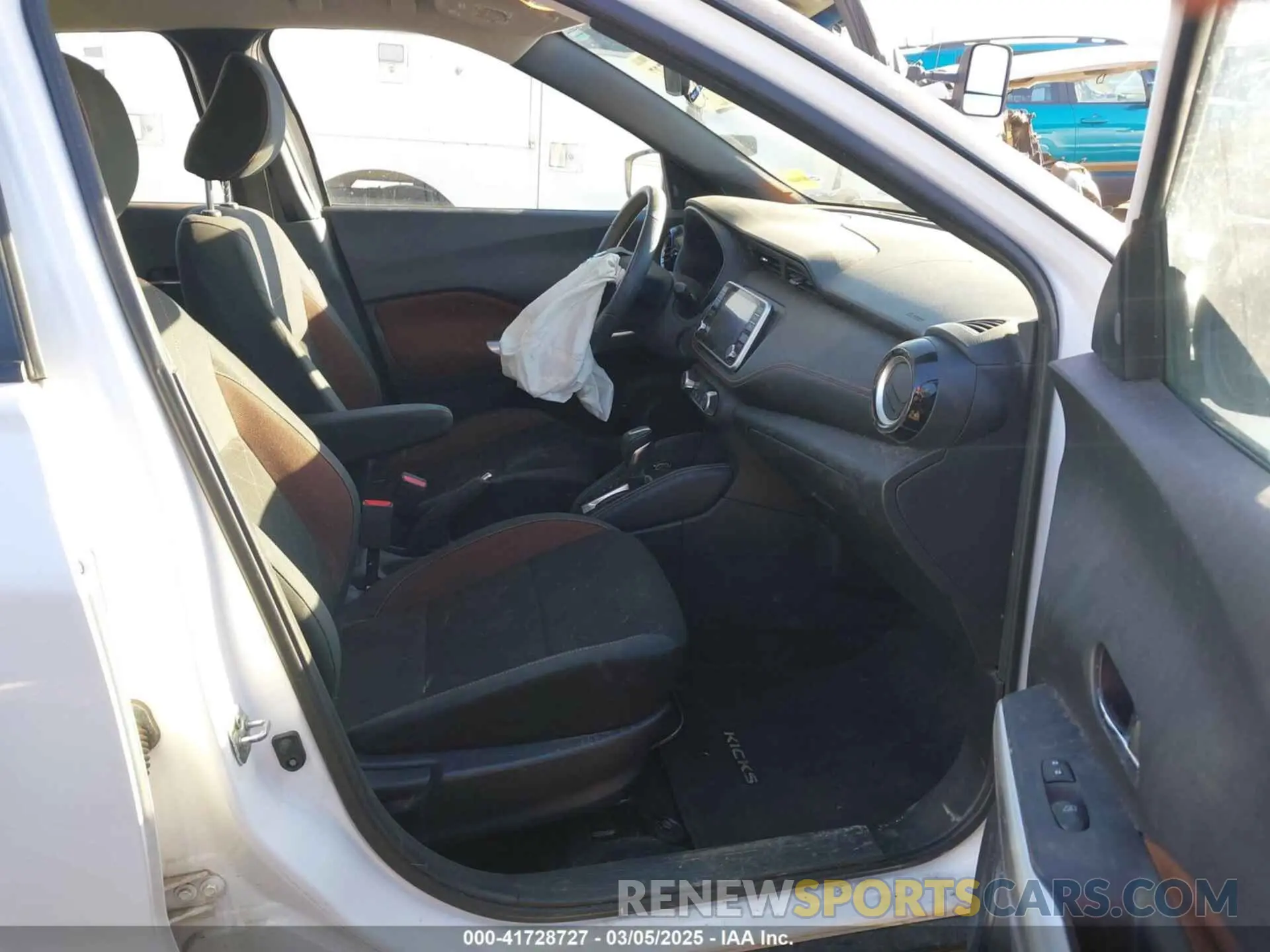 5 fotografías del automóvil dañado 3N1CP5CU5KL509370 NISSAN KICKS 2019