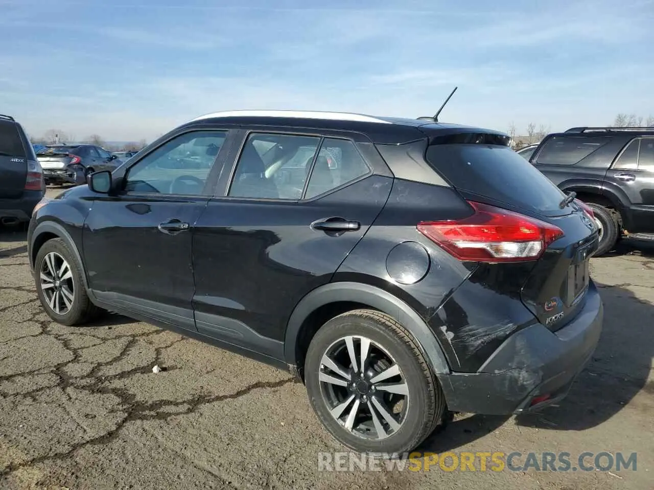 2 fotografías del automóvil dañado 3N1CP5CU6KL524346 NISSAN KICKS 2019