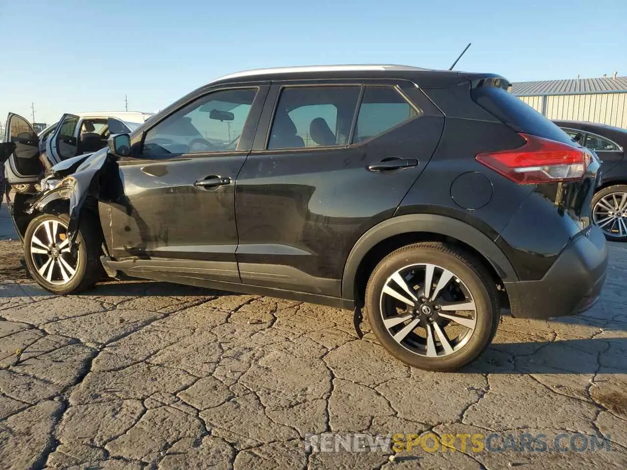 2 fotografías del automóvil dañado 3N1CP5CU6KL549358 NISSAN KICKS 2019