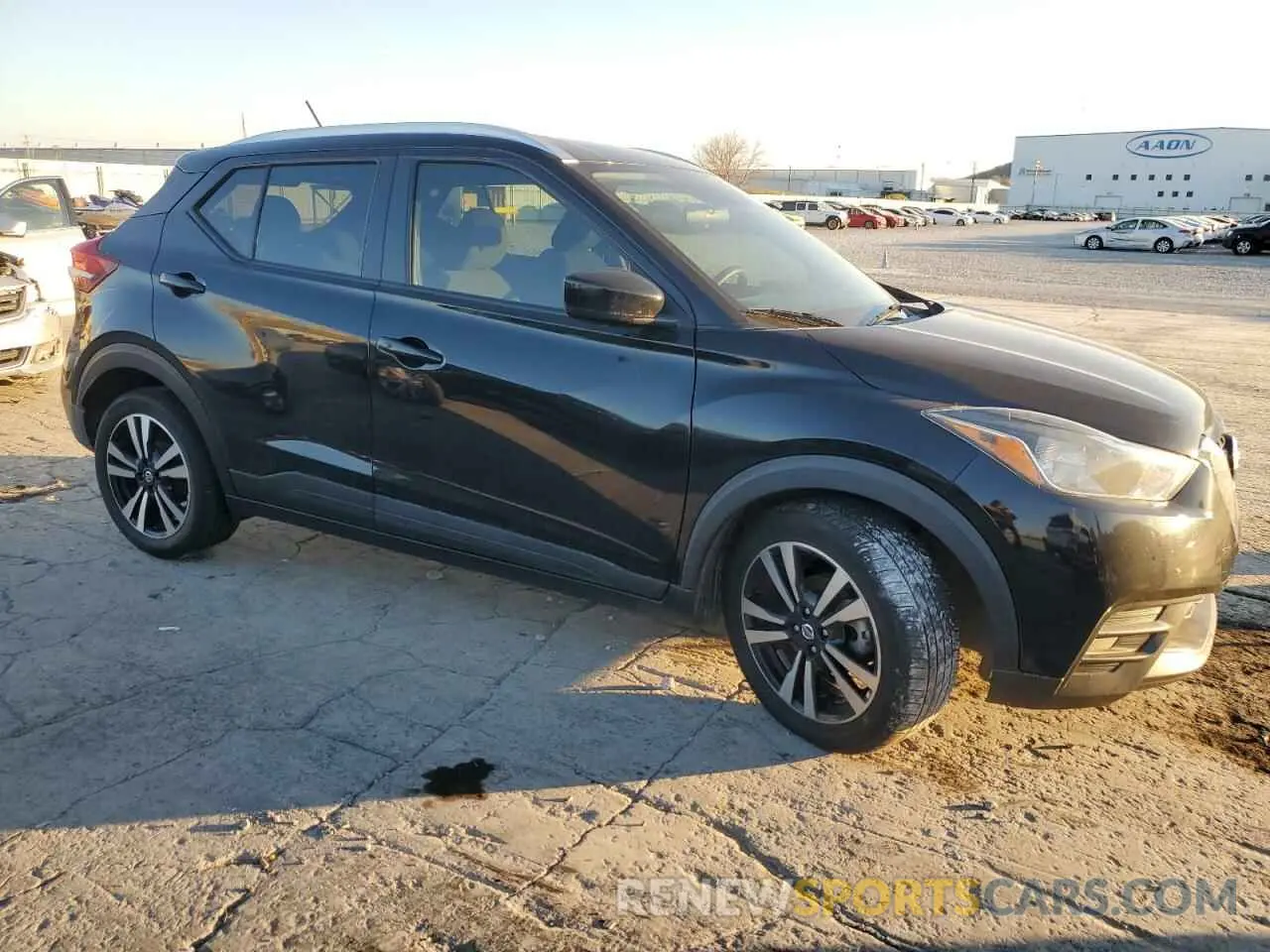 4 fotografías del automóvil dañado 3N1CP5CU6KL549358 NISSAN KICKS 2019