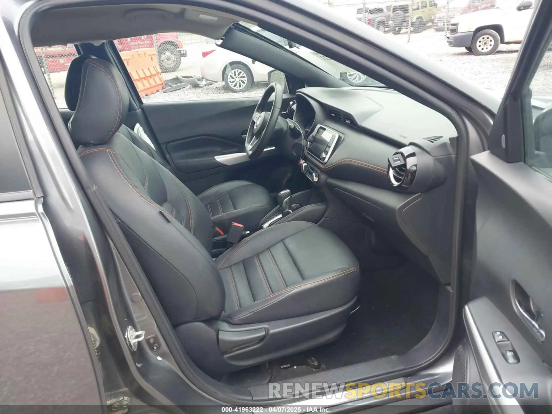 5 fotografías del automóvil dañado 3N1CP5CU7KL516157 NISSAN KICKS 2019