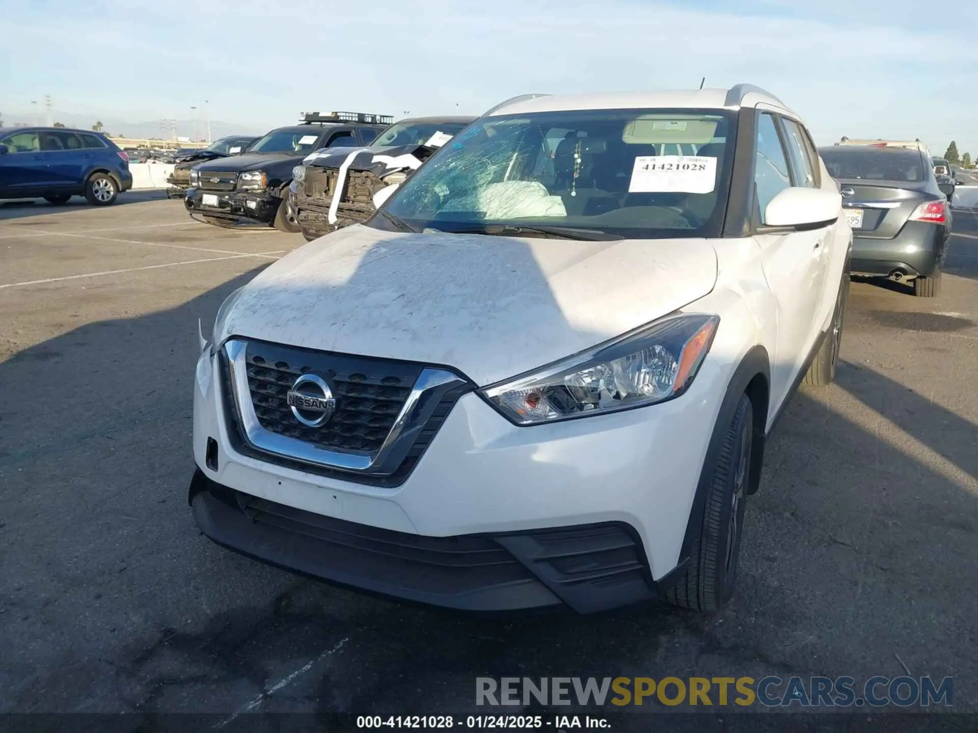 2 fotografías del automóvil dañado 3N1CP5CU7KL559218 NISSAN KICKS 2019