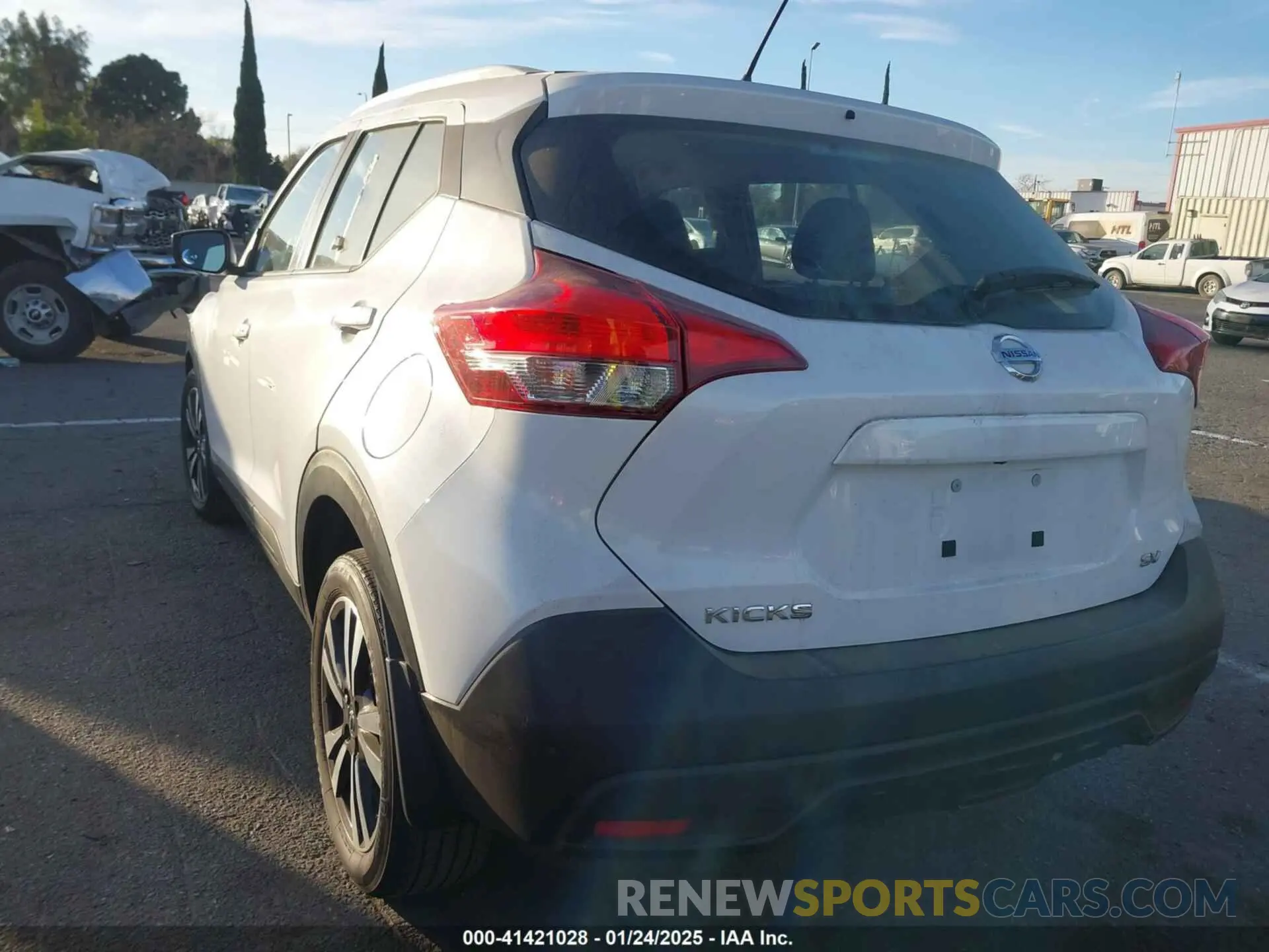 3 fotografías del automóvil dañado 3N1CP5CU7KL559218 NISSAN KICKS 2019