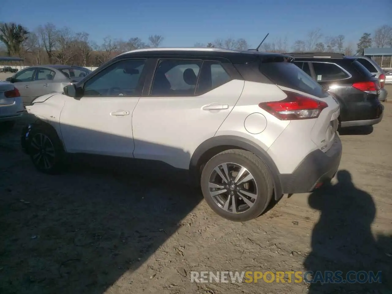 2 fotografías del automóvil dañado 3N1CP5CU7KL563916 NISSAN KICKS 2019