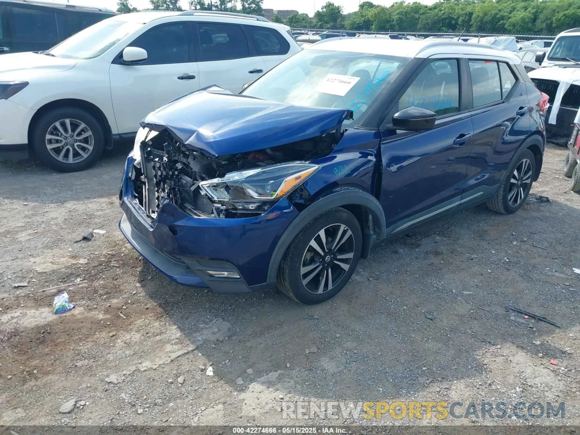 2 fotografías del automóvil dañado 3N1CP5CU7KL567786 NISSAN KICKS 2019