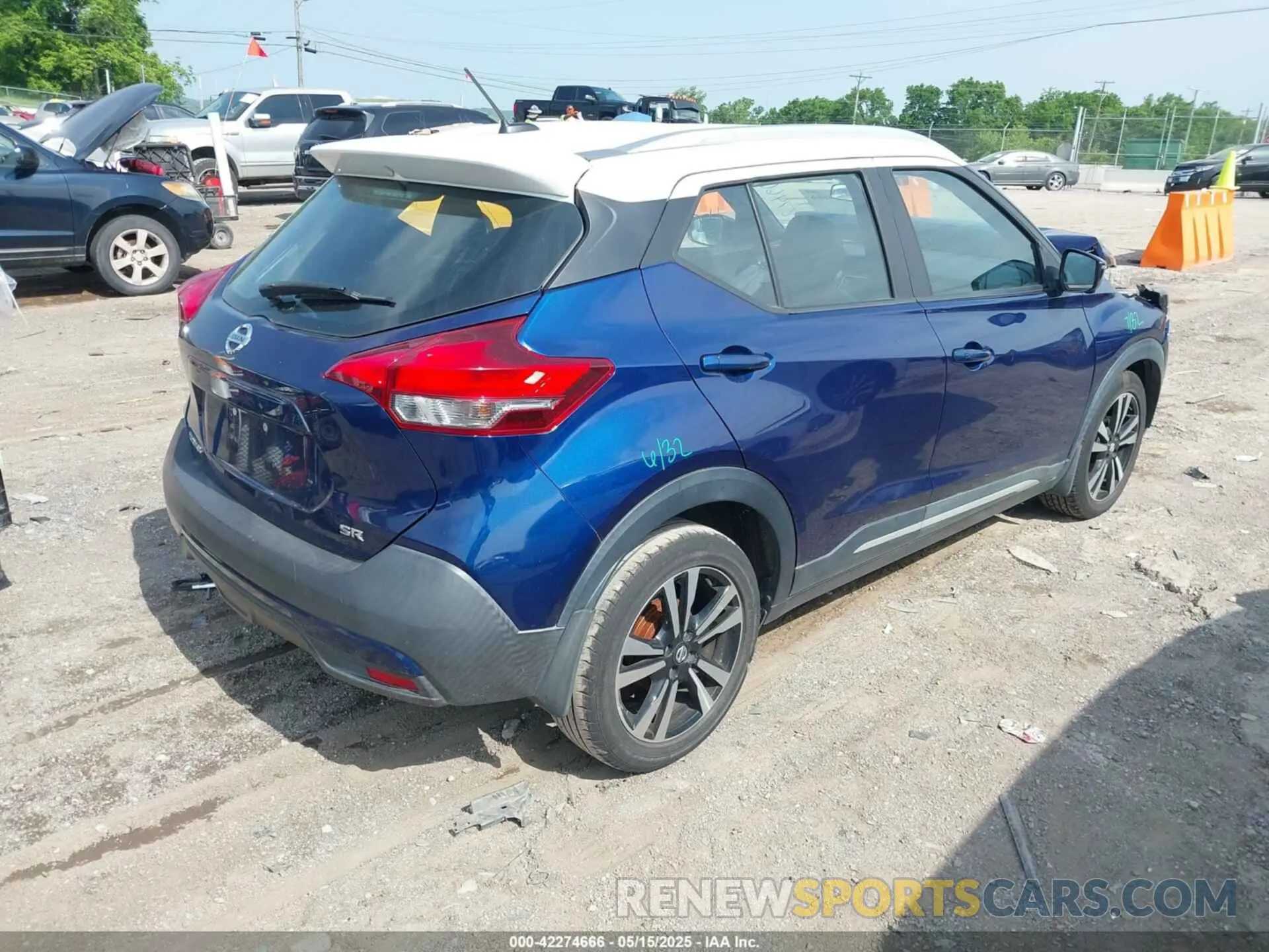 4 fotografías del automóvil dañado 3N1CP5CU7KL567786 NISSAN KICKS 2019