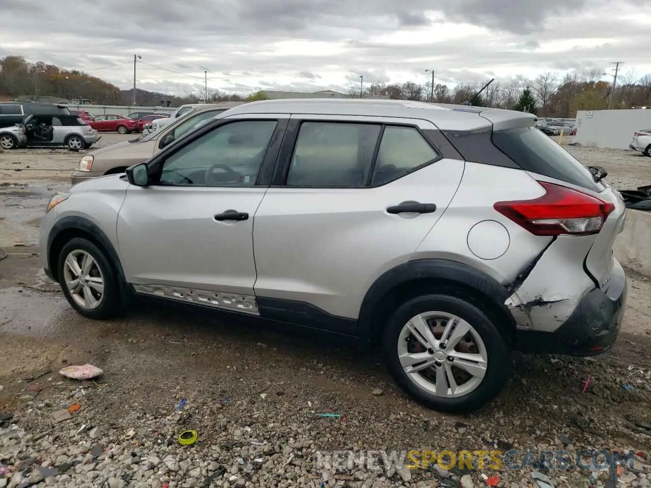 2 fotografías del automóvil dañado 3N1CP5CU8KL471004 NISSAN KICKS 2019